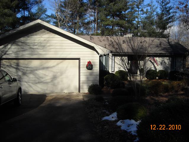 A picture of the property located at 4 DIAMOND LN, FLETCHER NC 28732.