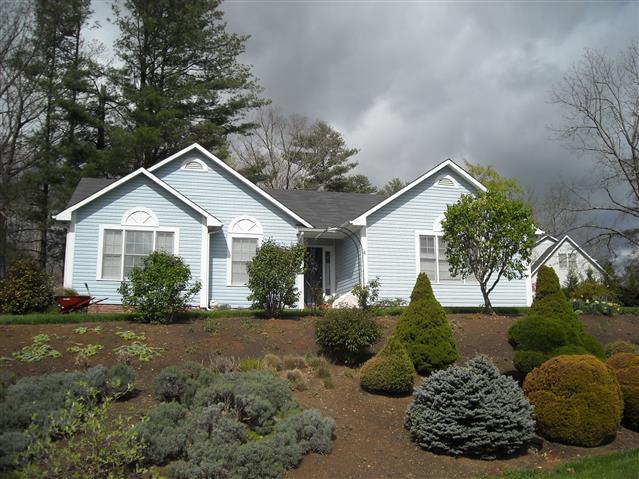 A picture of the property located at 4 STRATHMORE DR, ARDEN NC 28704.