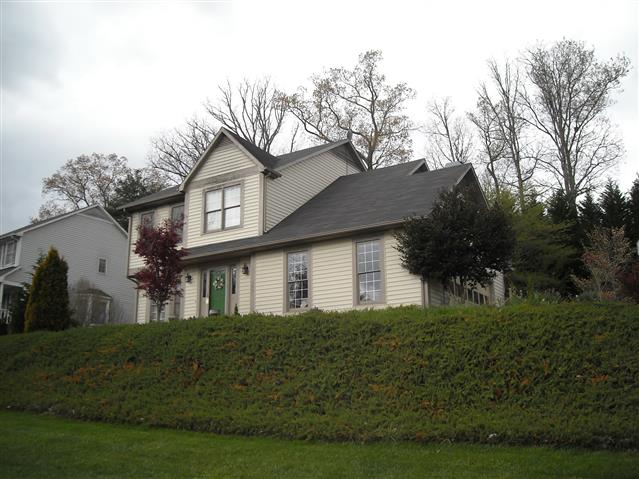 A picture of the property located at 107 KINGSRIDGE LN, ARDEN NC 28704.