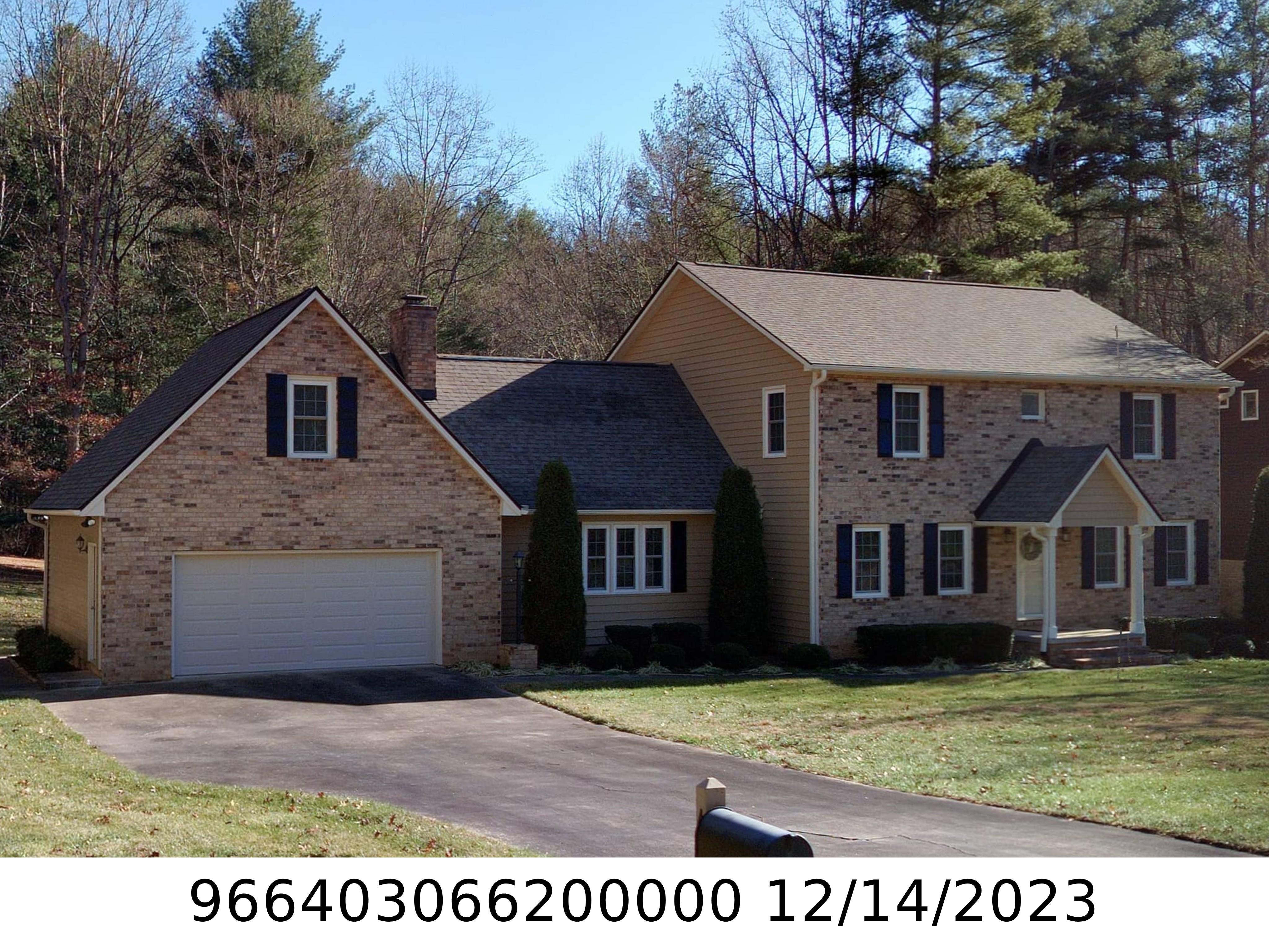 A picture of the property located at 42 TREE TOP DR, ARDEN NC 28704.