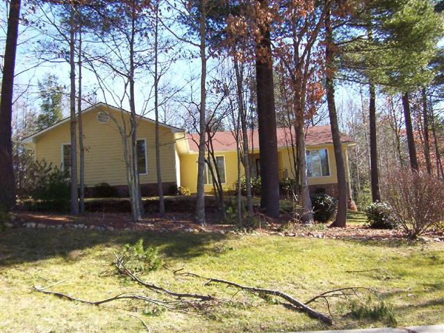 A picture of the property located at 38 TREE TOP DR, ARDEN NC 28704.