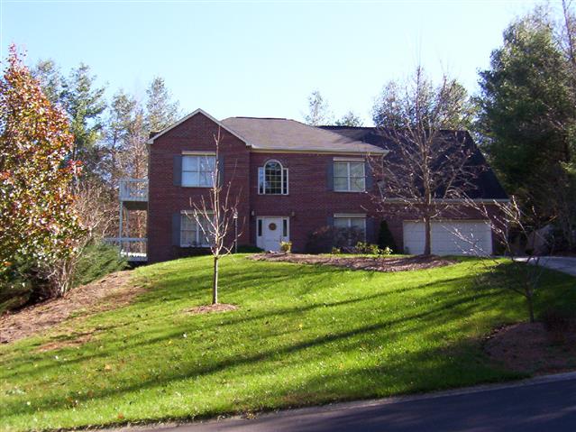 A picture of the property located at 20 TREE TOP DR, ARDEN NC 28704.