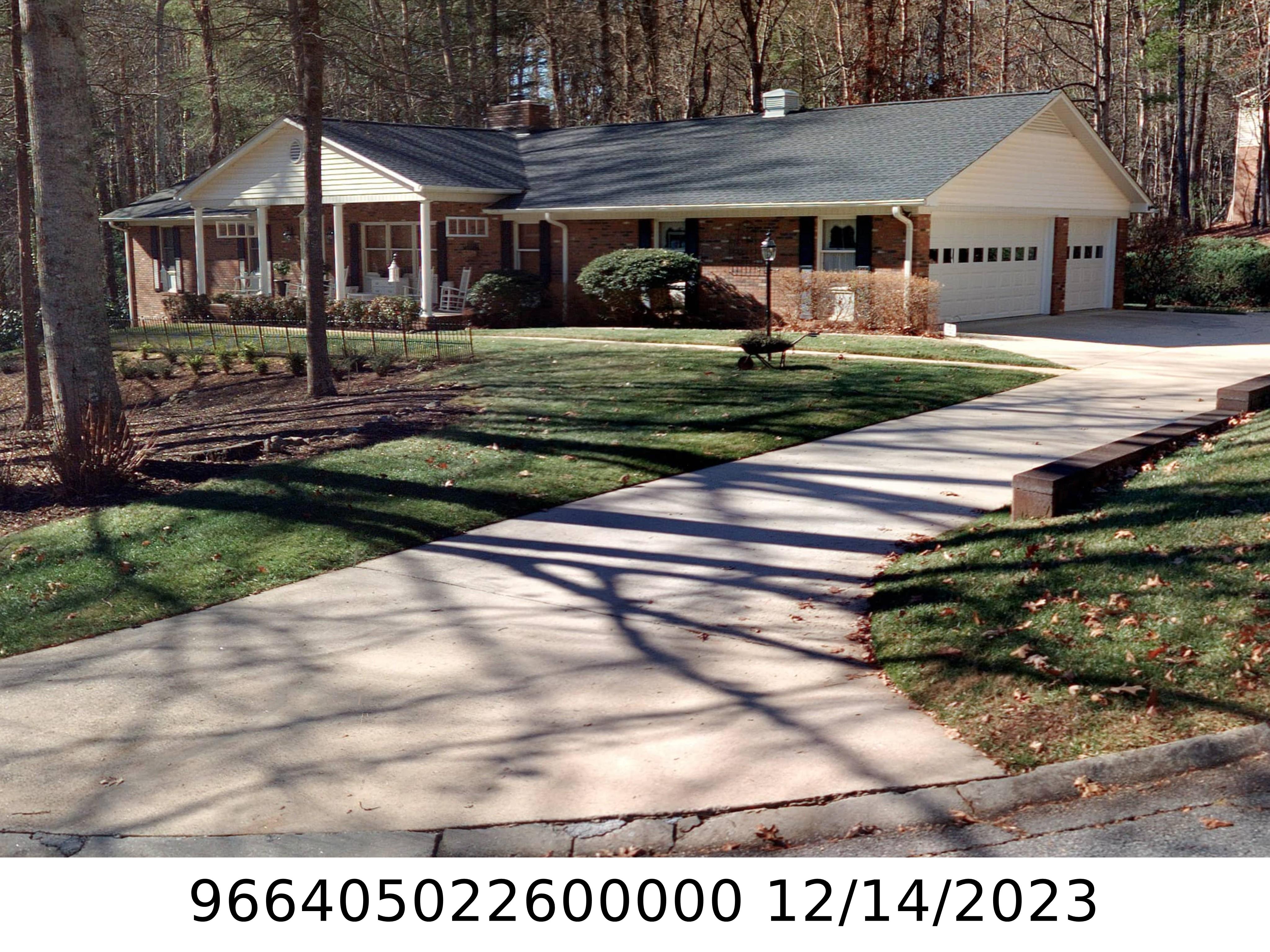A picture of the property located at 15 TREE TOP DR, ARDEN NC 28704.