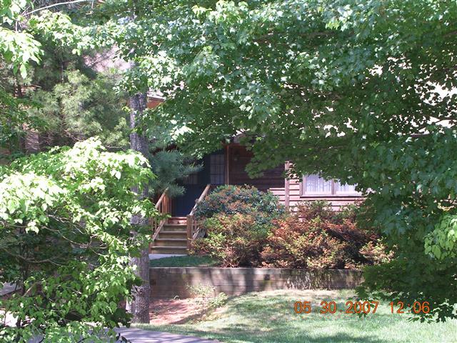 A picture of the property located at 11 TREE TOP DR, ARDEN NC 28704.