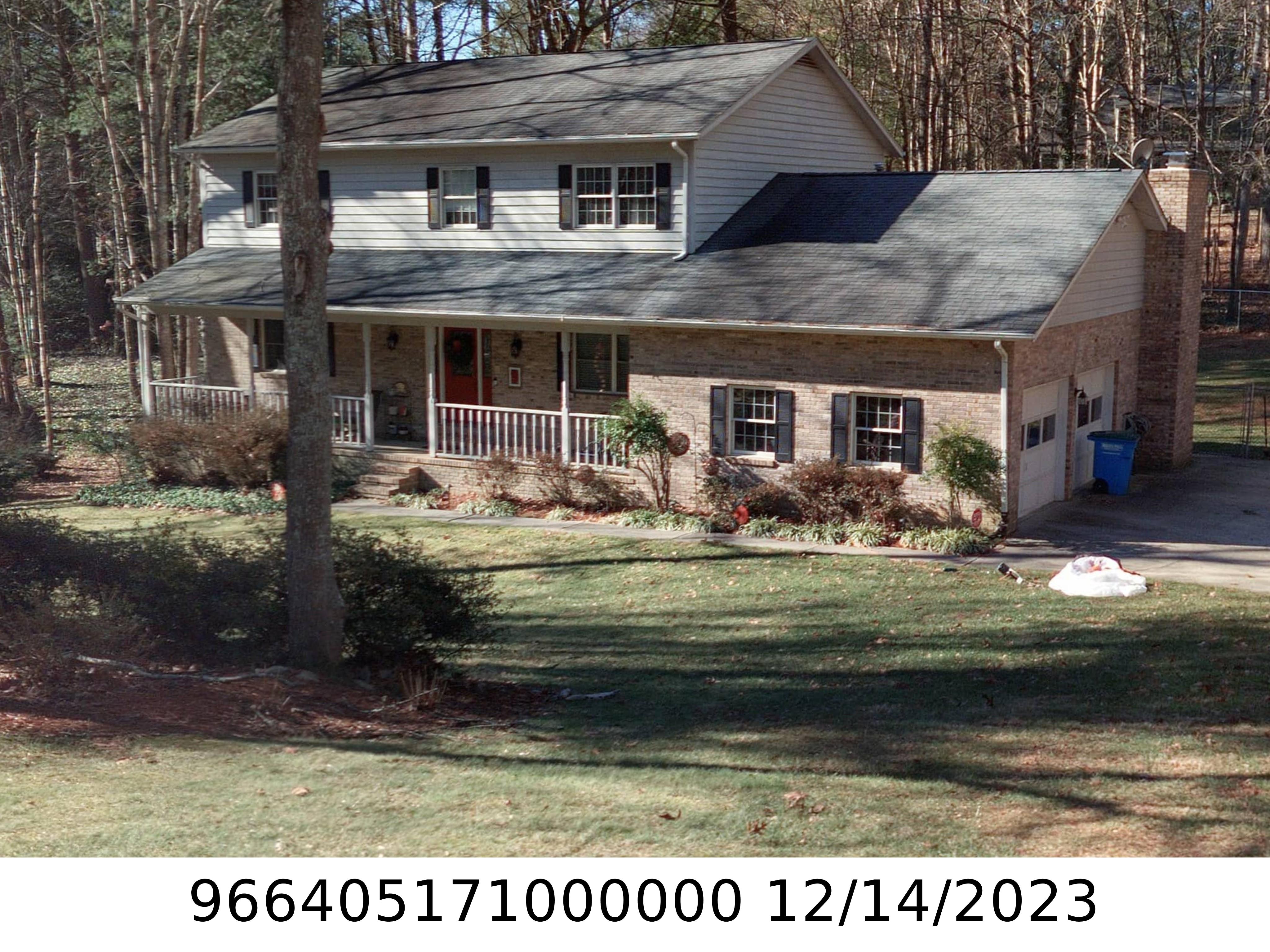 A picture of the property located at 9 TREE TOP DR, ARDEN NC 28704.