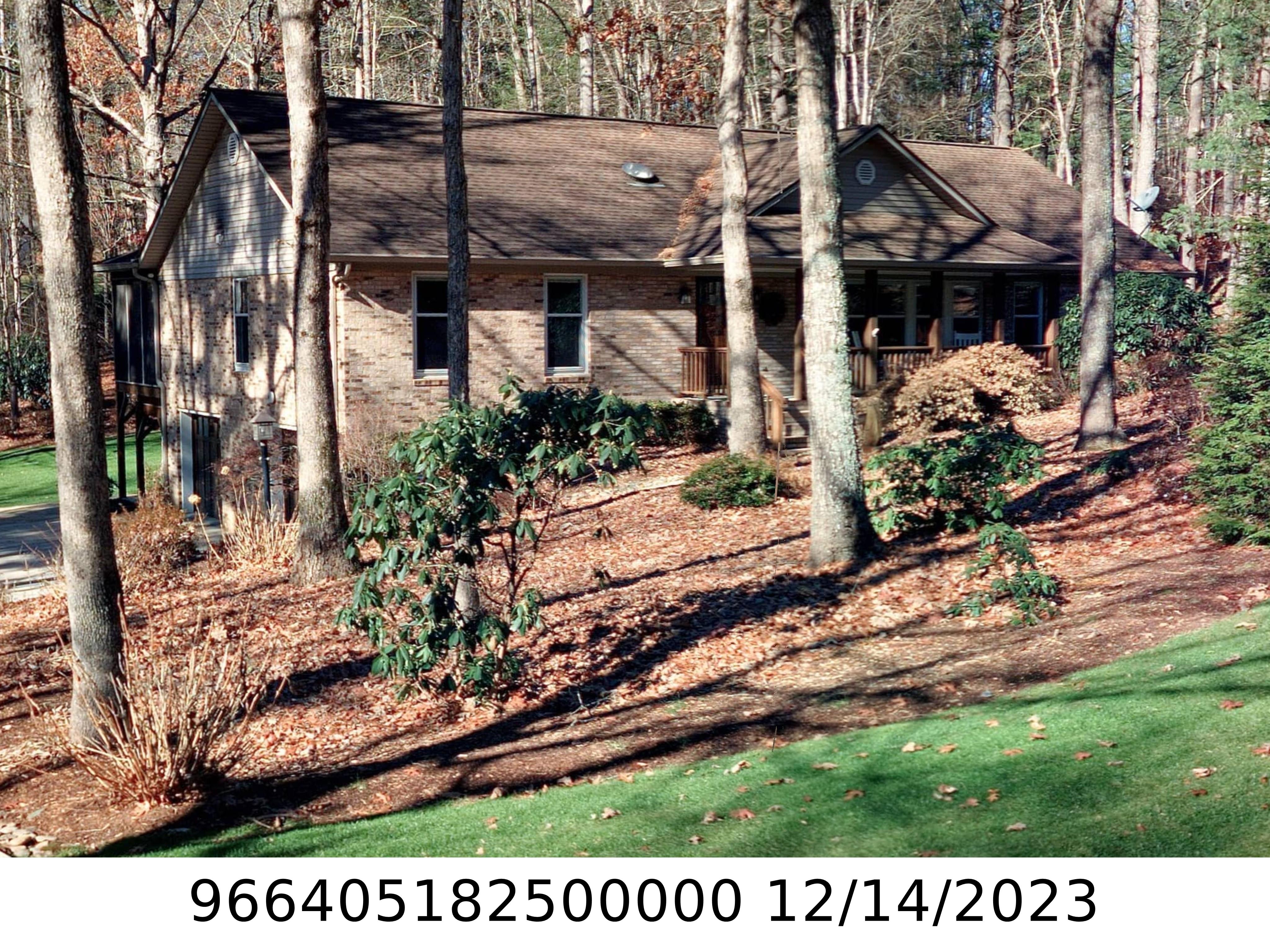 A picture of the property located at 7 TREE TOP DR, ARDEN NC 28704.