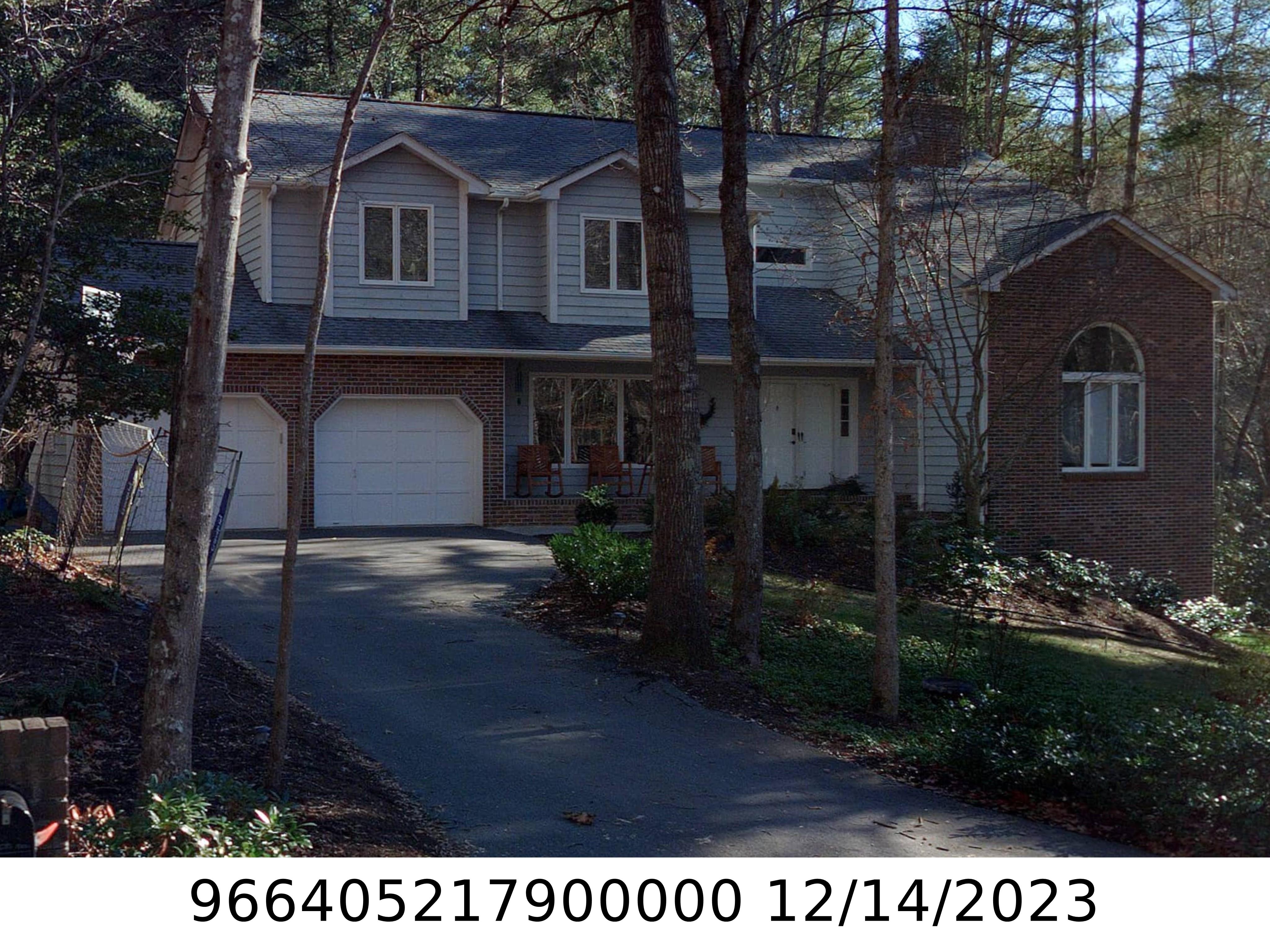 A picture of the property located at 18 TREE TOP DR, ARDEN NC 28704.