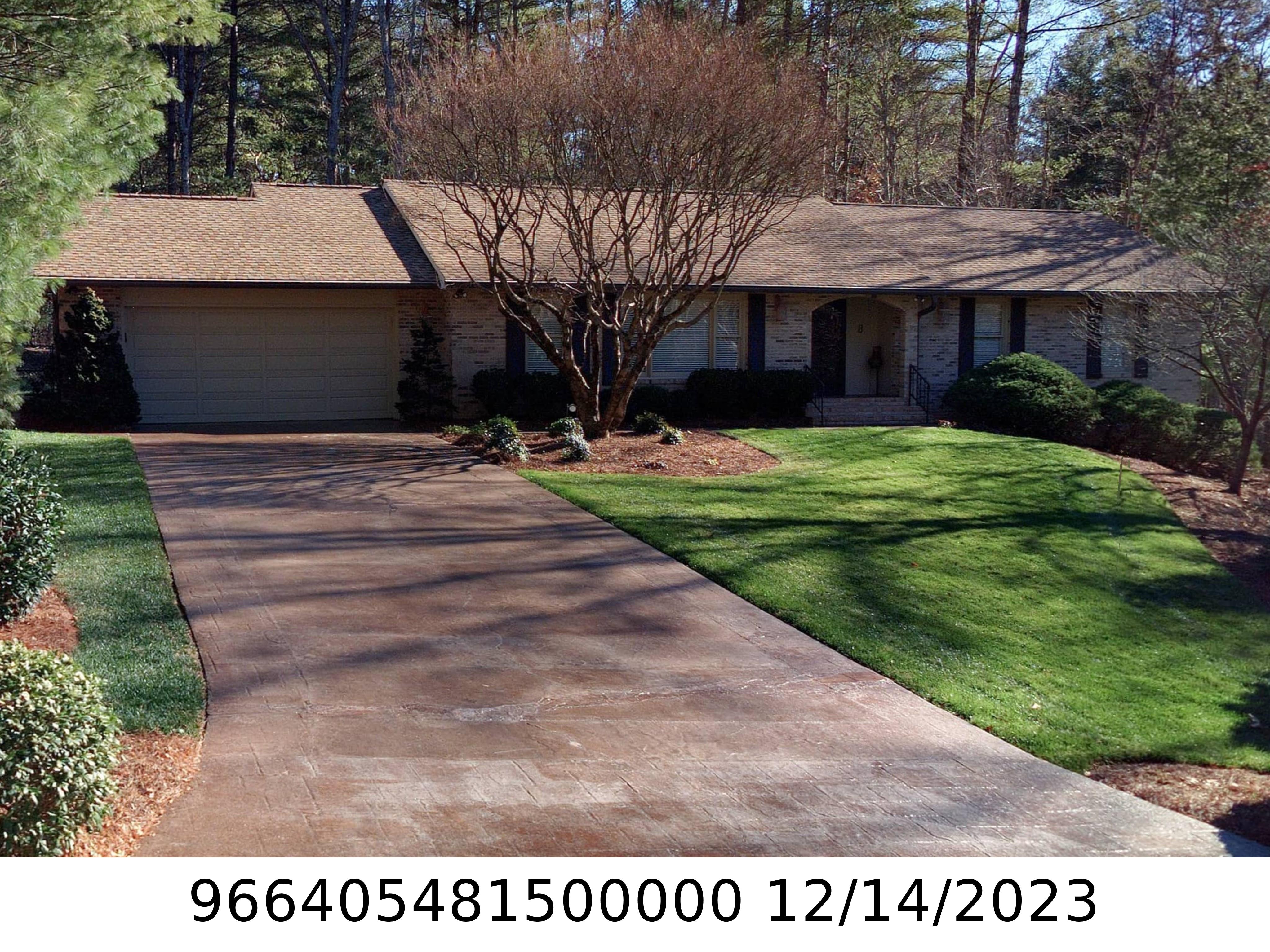 A picture of the property located at 8 TREE TOP DR, ARDEN NC 28704.