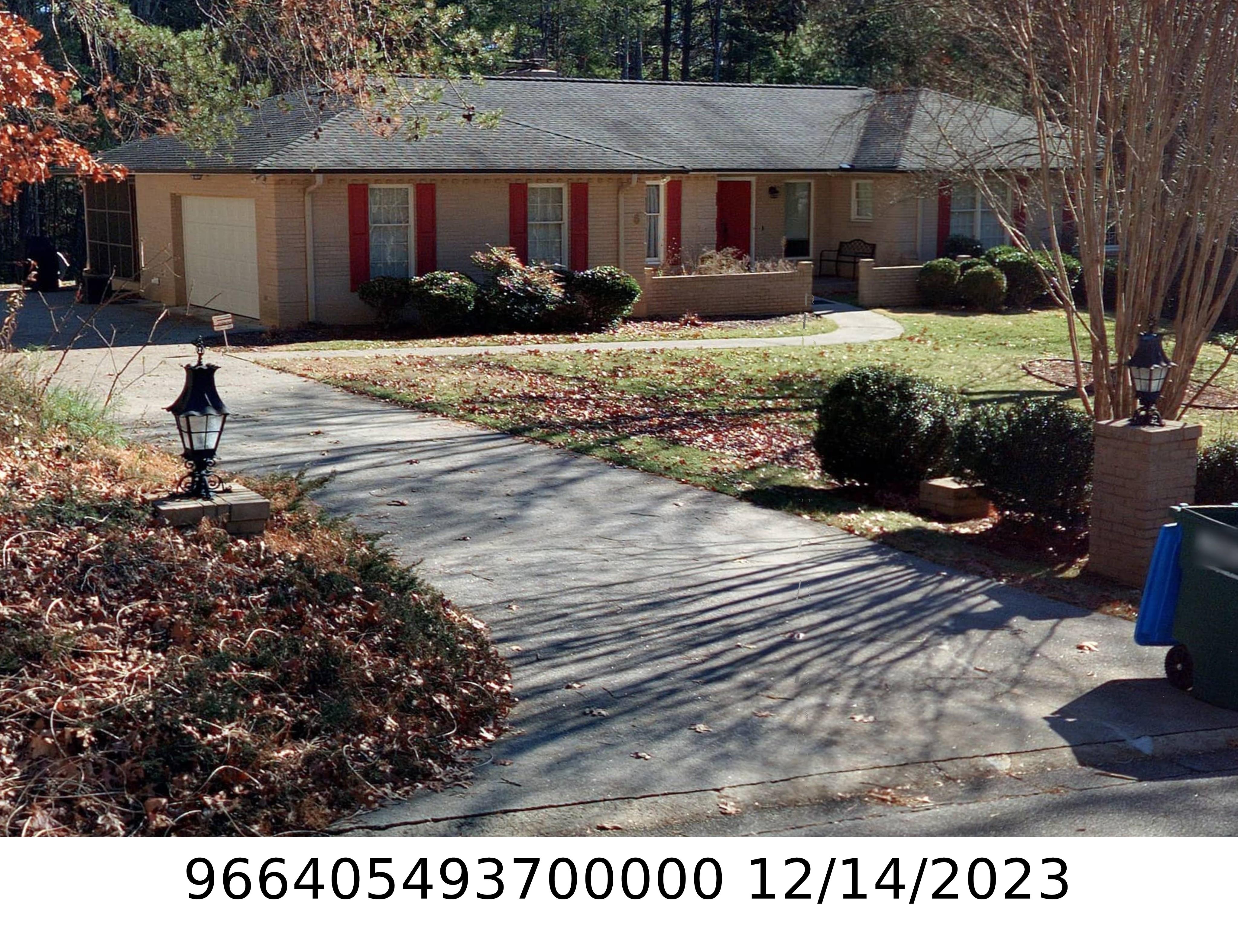 A picture of the property located at 6 TREE TOP DR, ARDEN NC 28704.