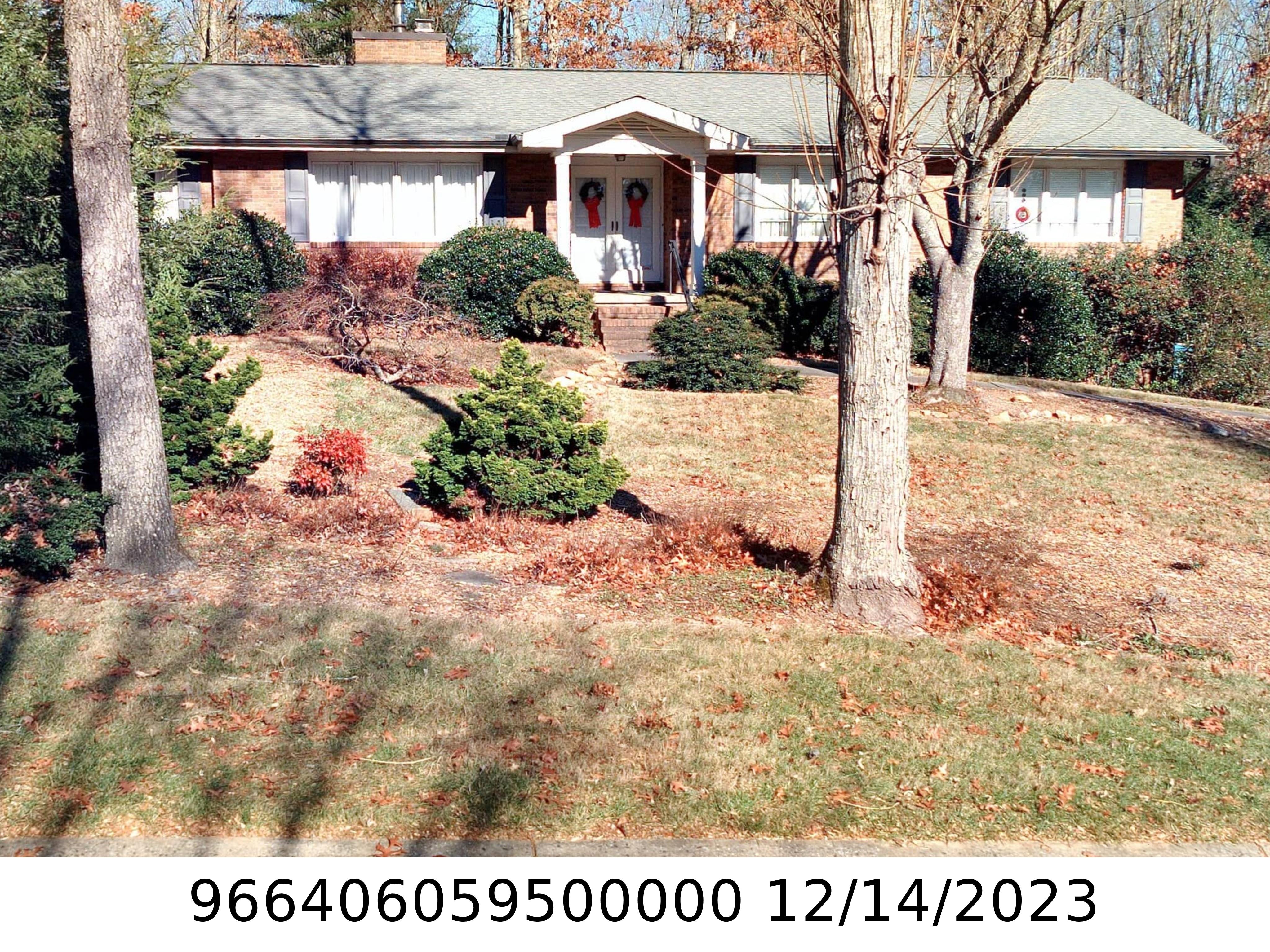 A picture of the property located at 28 GLEN CREST DR, ARDEN NC 28704.