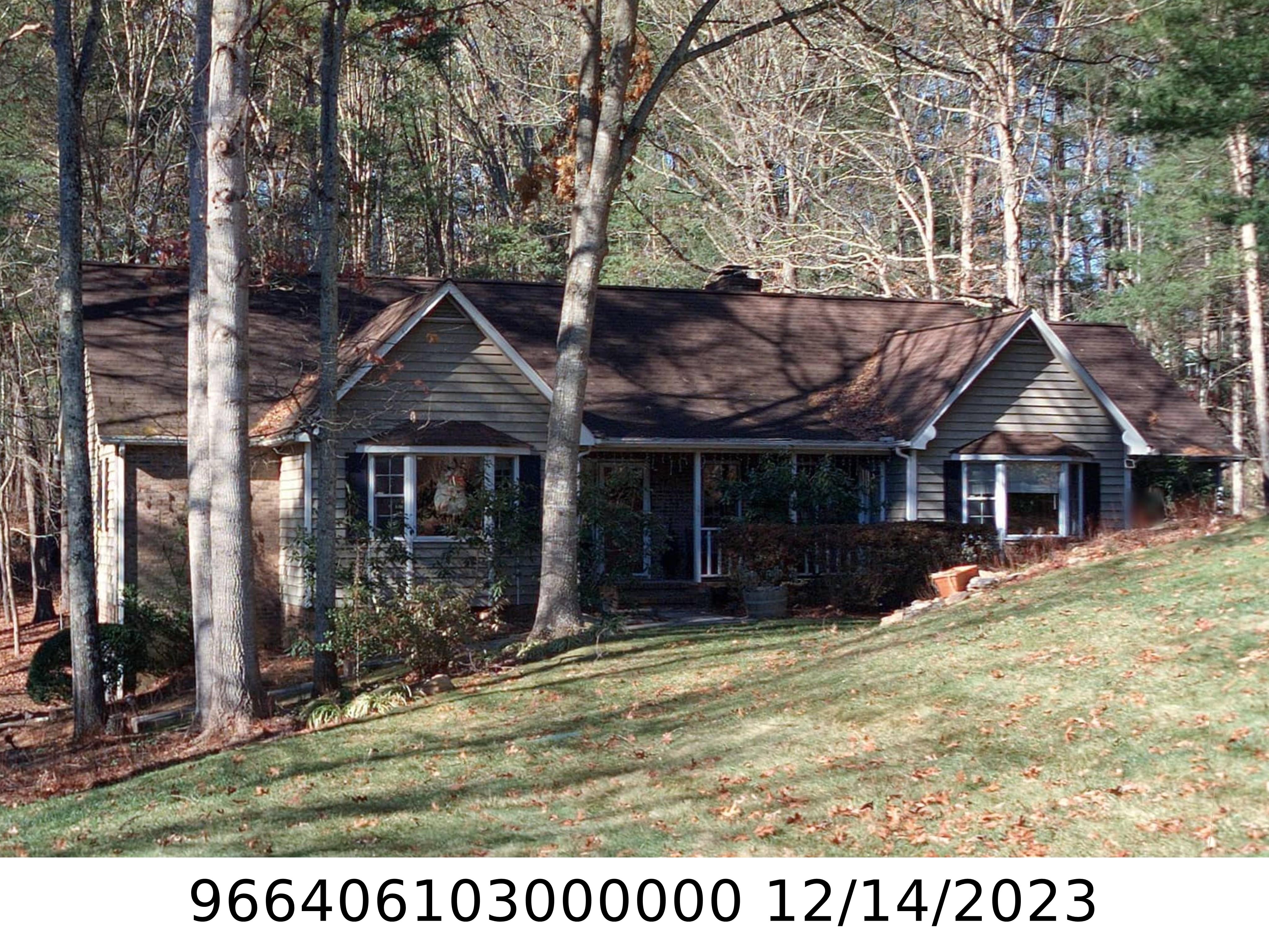 A picture of the property located at 5 TREE TOP DR, ARDEN NC 28704.
