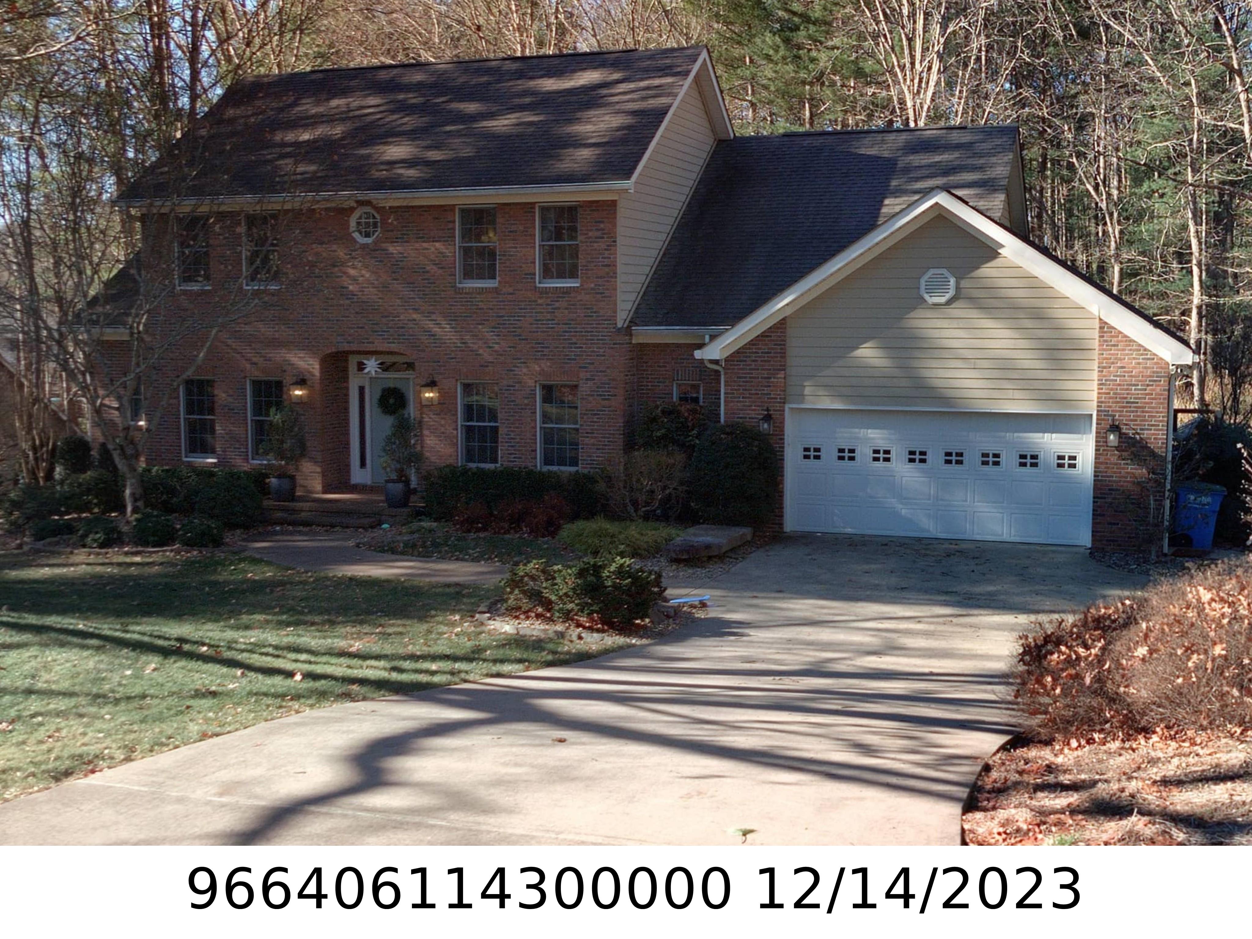A picture of the property located at 3 TREE TOP DR, ARDEN NC 28704.