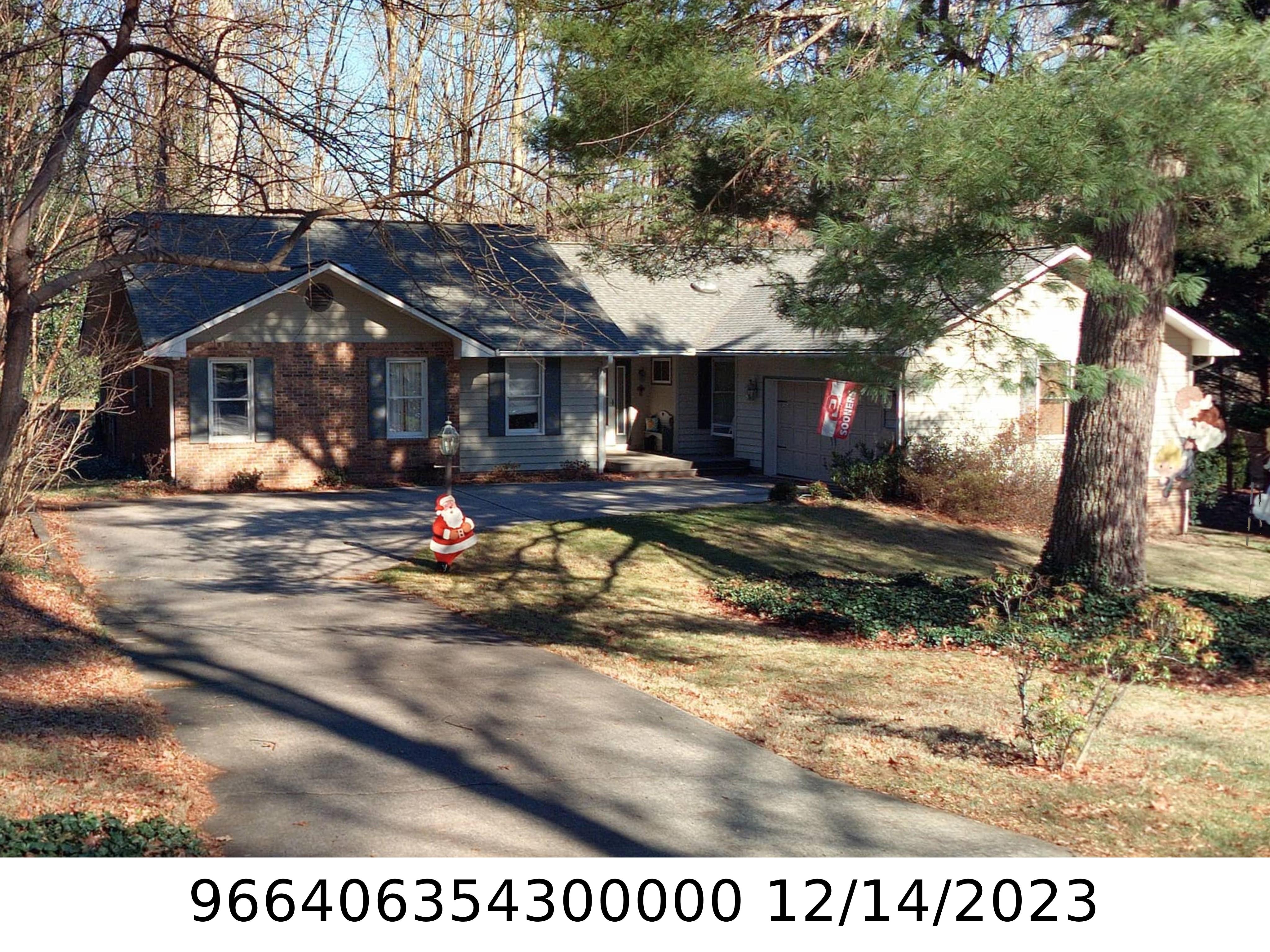 A picture of the property located at 32 GLEN CREST DR, ARDEN NC 28704.