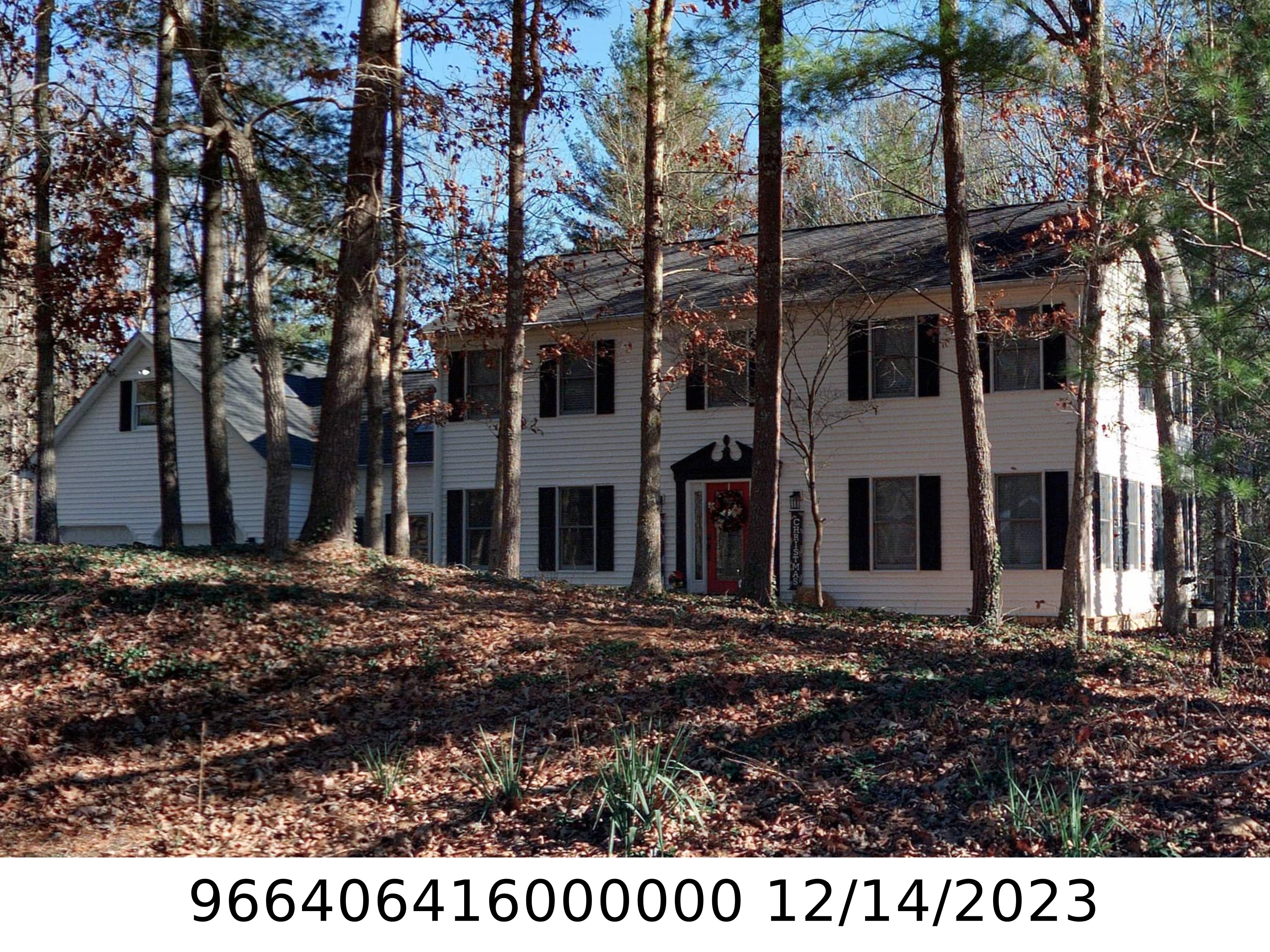 A picture of the property located at 4 TREE TOP DR, ARDEN NC 28704.