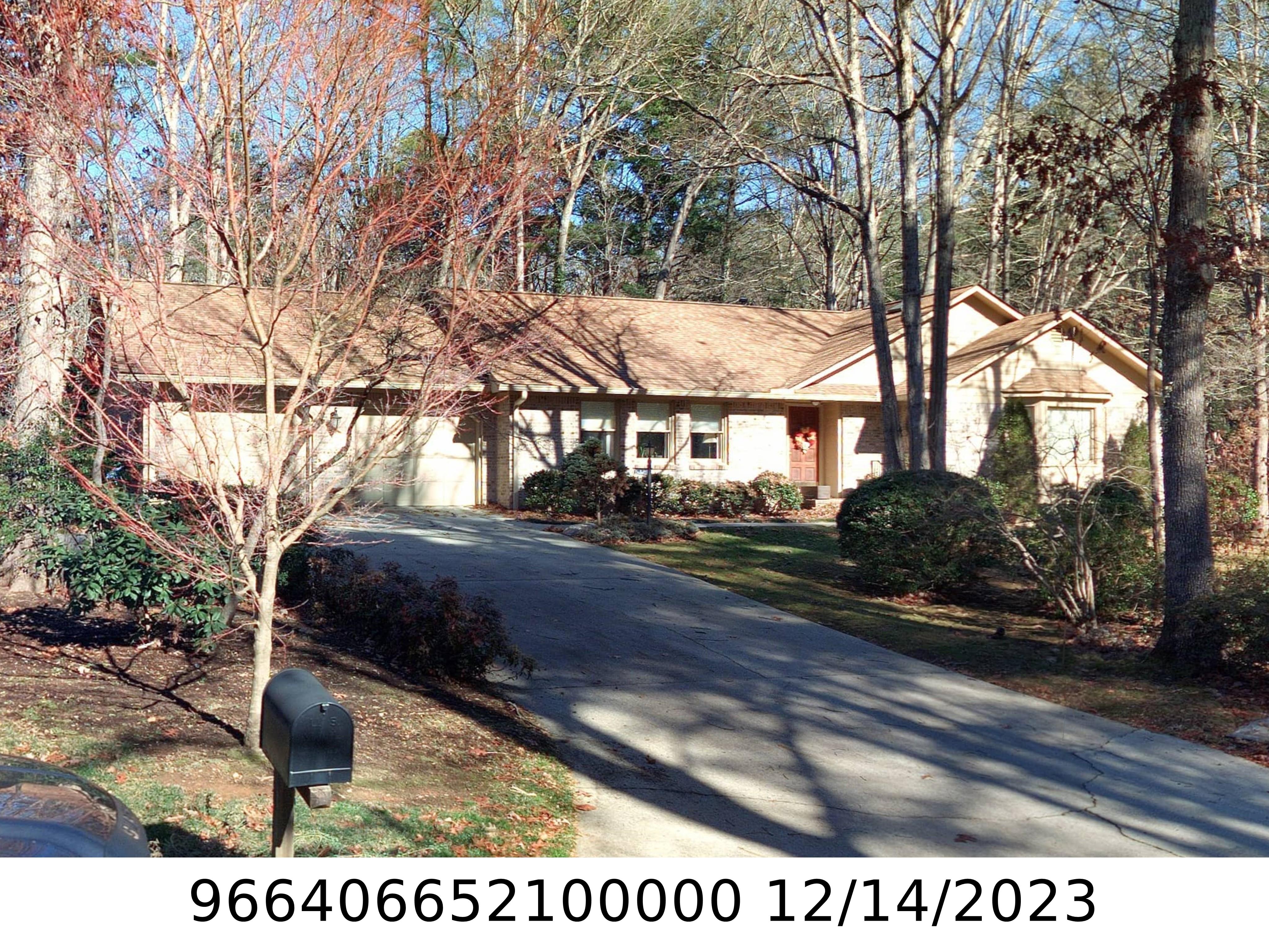 A picture of the property located at 36 GLEN CREST DR, ARDEN NC 28704.