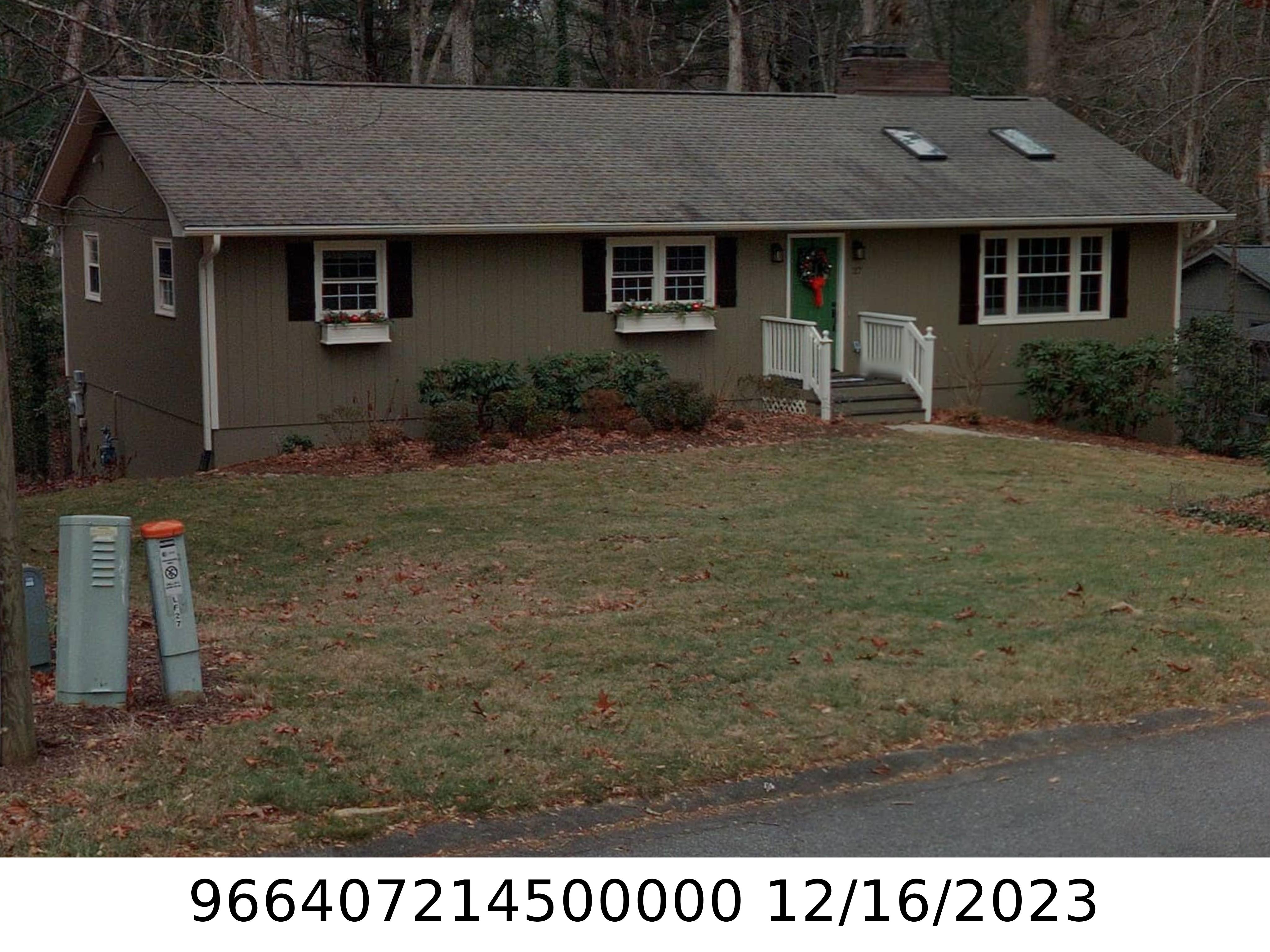 A picture of the property located at 27 TURNBERRY DR, ARDEN NC 28704.
