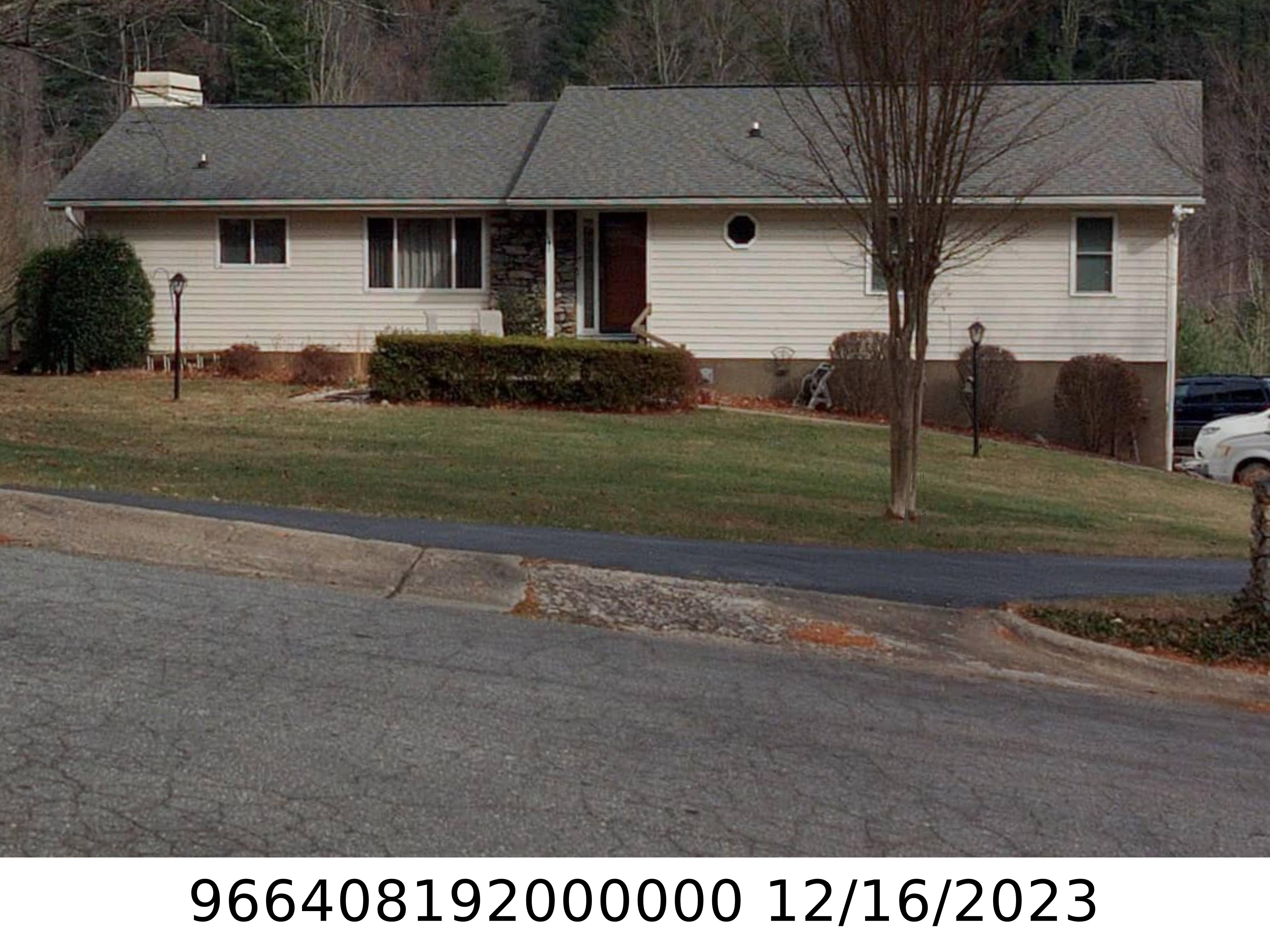 A picture of the property located at 1 FAIRWAY DR, ARDEN NC 28704.
