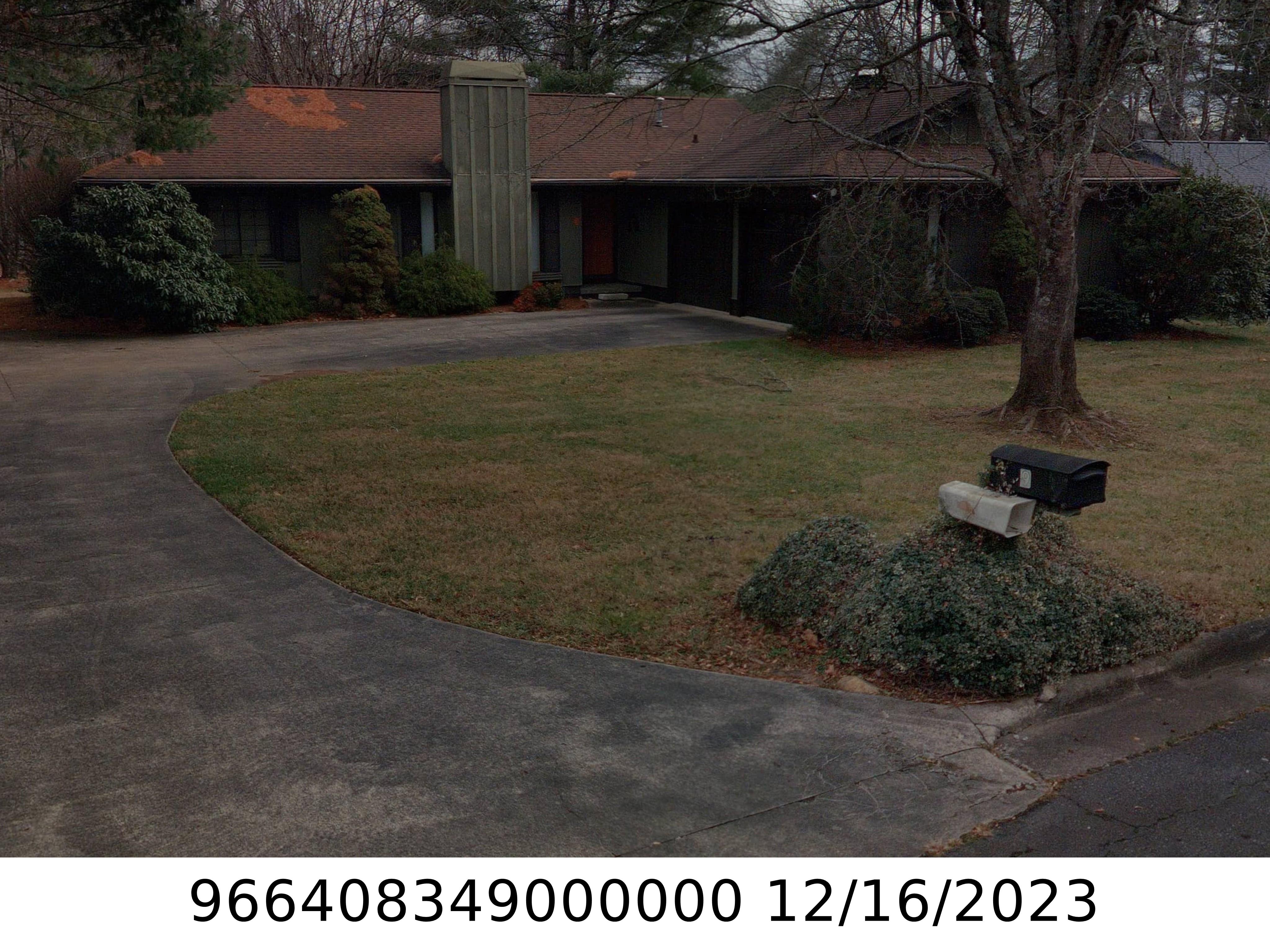 A picture of the property located at 9 FAIRWAY DR, ARDEN NC 28704.