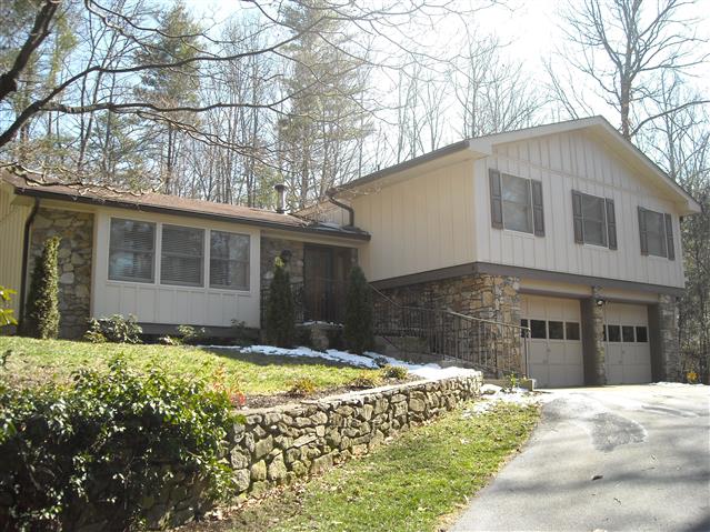 A picture of the property located at 8 BRAE BURN DR, ARDEN NC 28704.