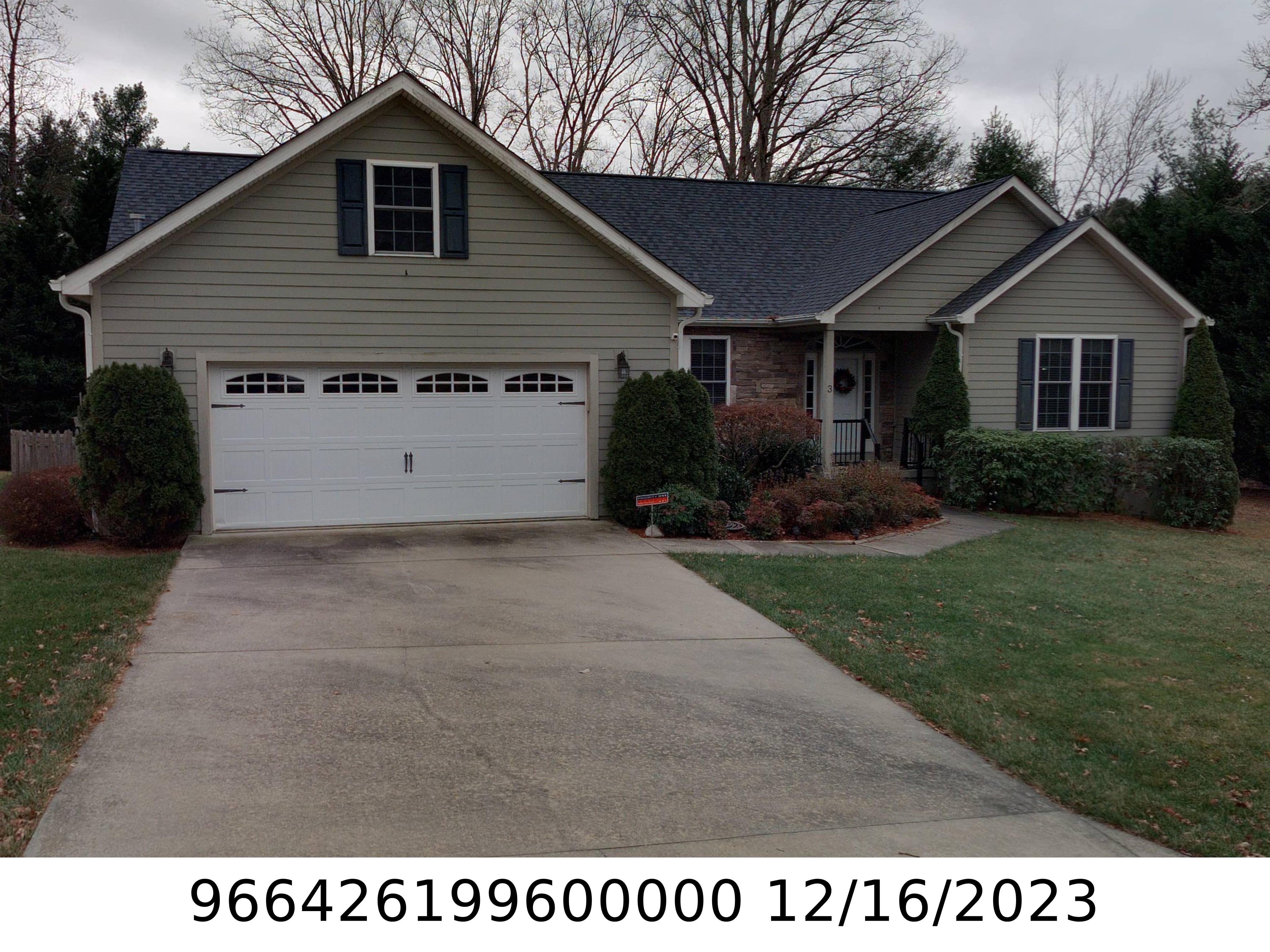 A picture of the property located at 3 FOGGY GLEN DR, ARDEN NC 28704.