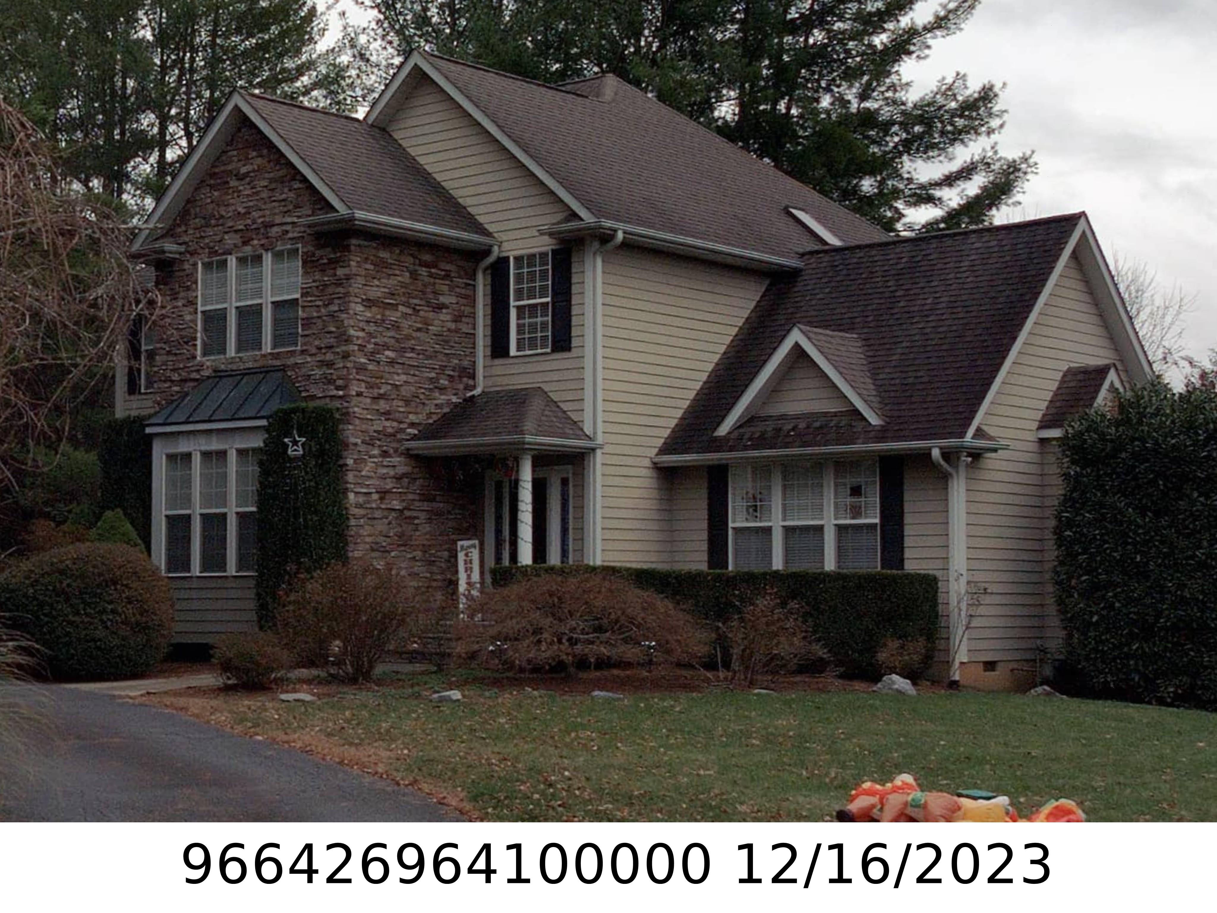 A picture of the property located at 409 OAK TREE LN, FLETCHER NC 28732.