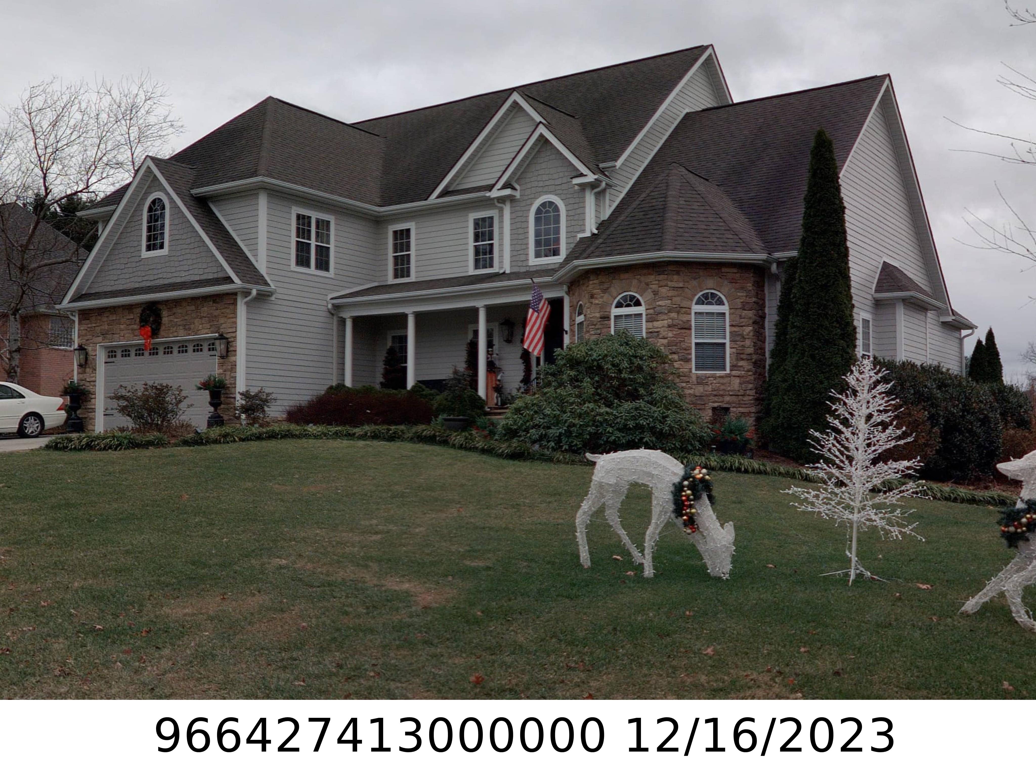 A picture of the property located at 15 FOGGY GLEN DR, ARDEN NC 28704.