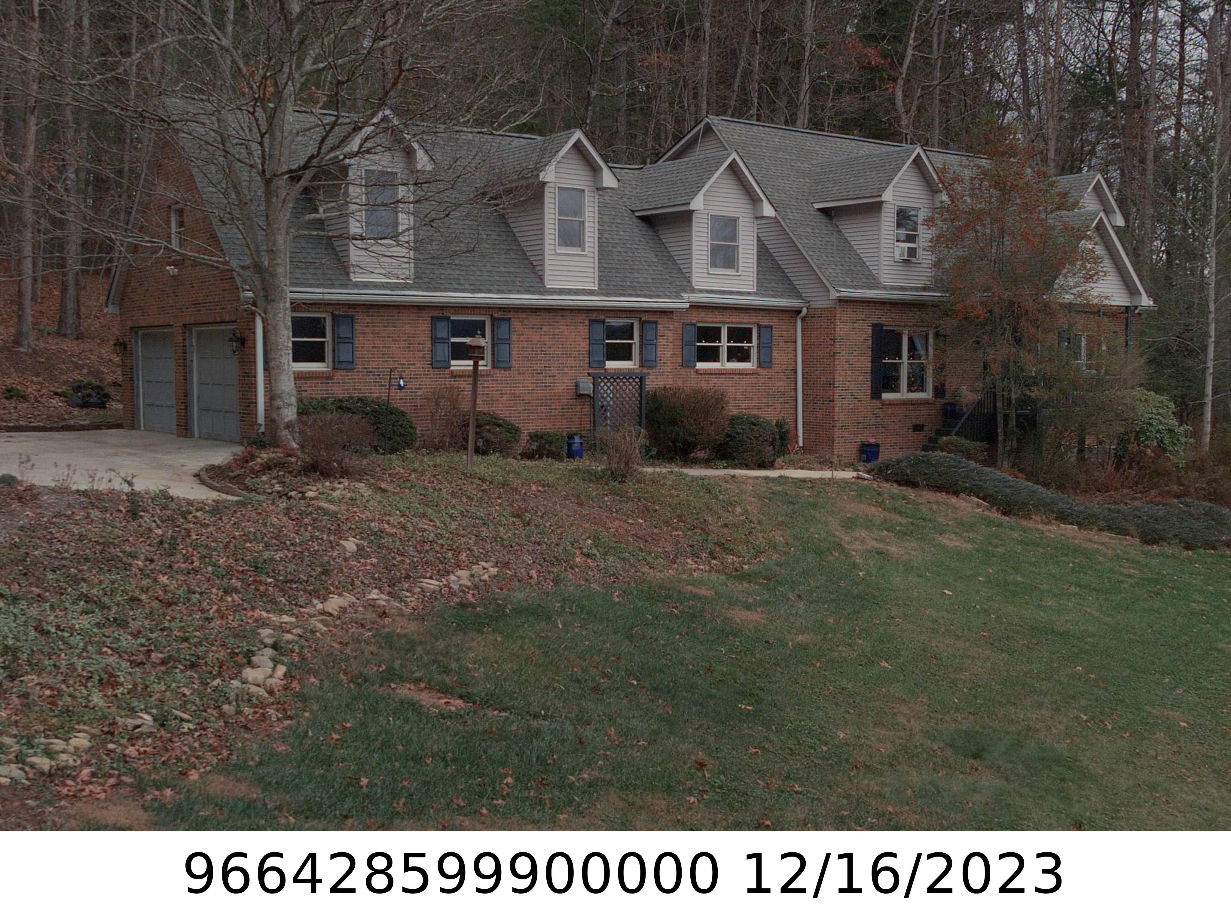 A picture of the property located at 19 FOUR OAKS DR, ARDEN NC 28704.