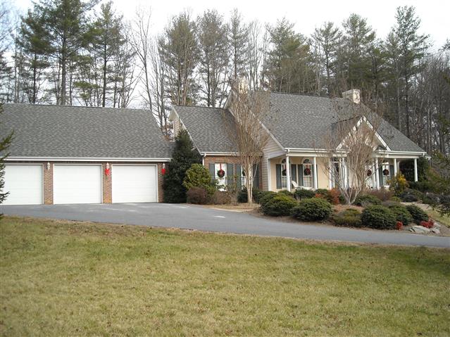 A picture of the property located at 15 FOUR OAKS DR, ARDEN NC 28704.