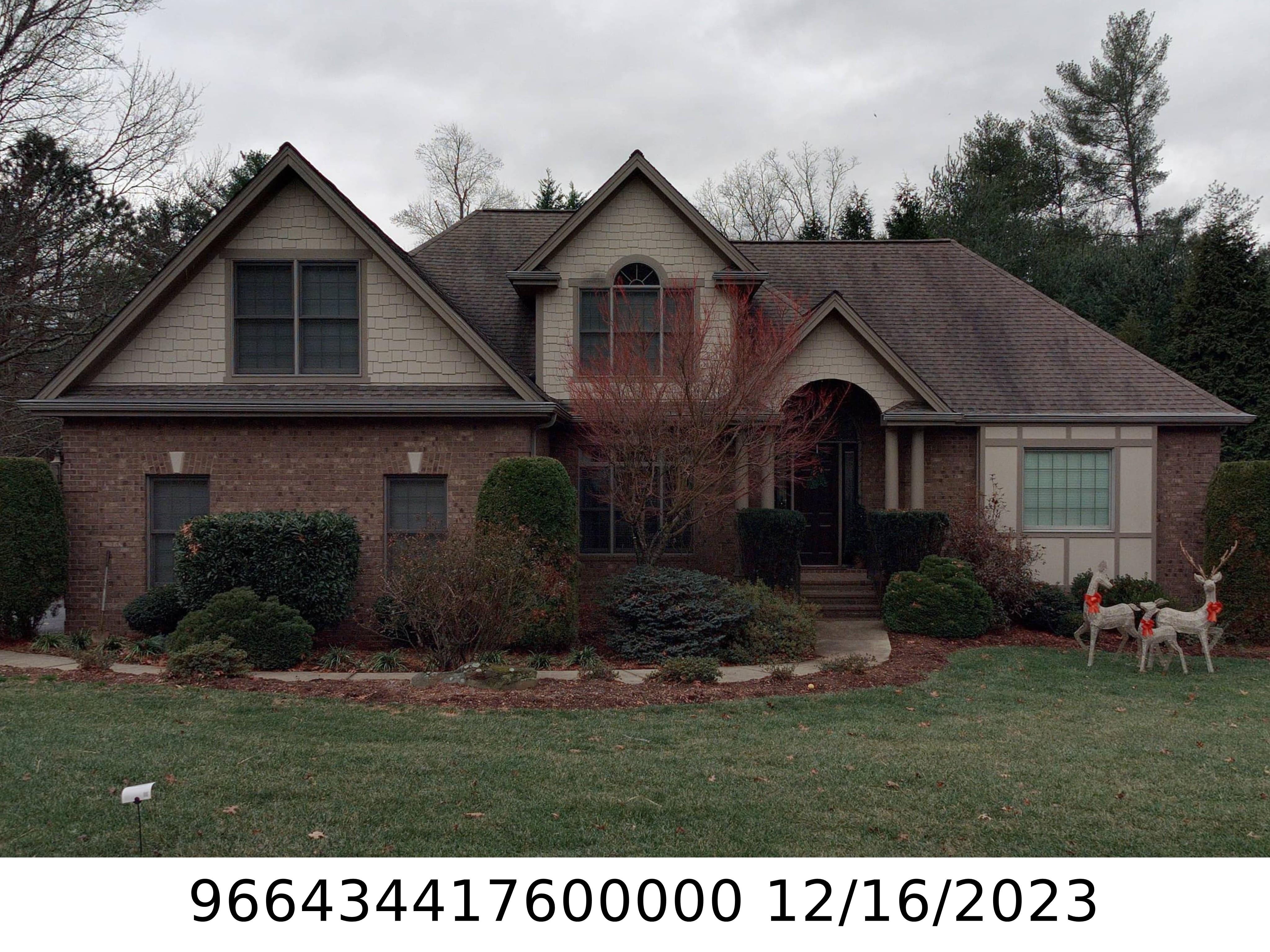 A picture of the property located at 22 CHARTWELL LN, ARDEN NC 28704.