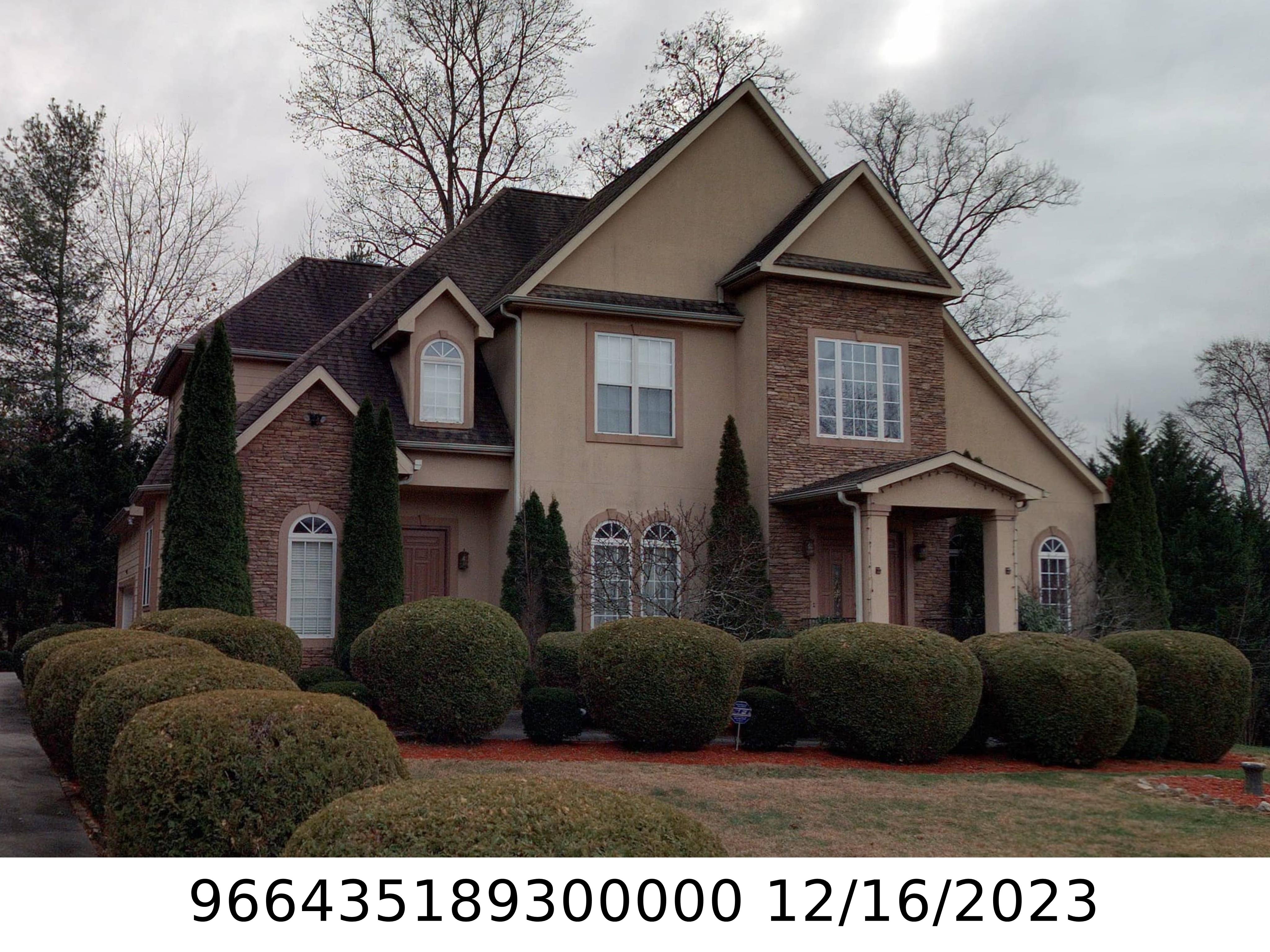 A picture of the property located at 37 DRAKES MEADOW LN, ARDEN NC 28704.