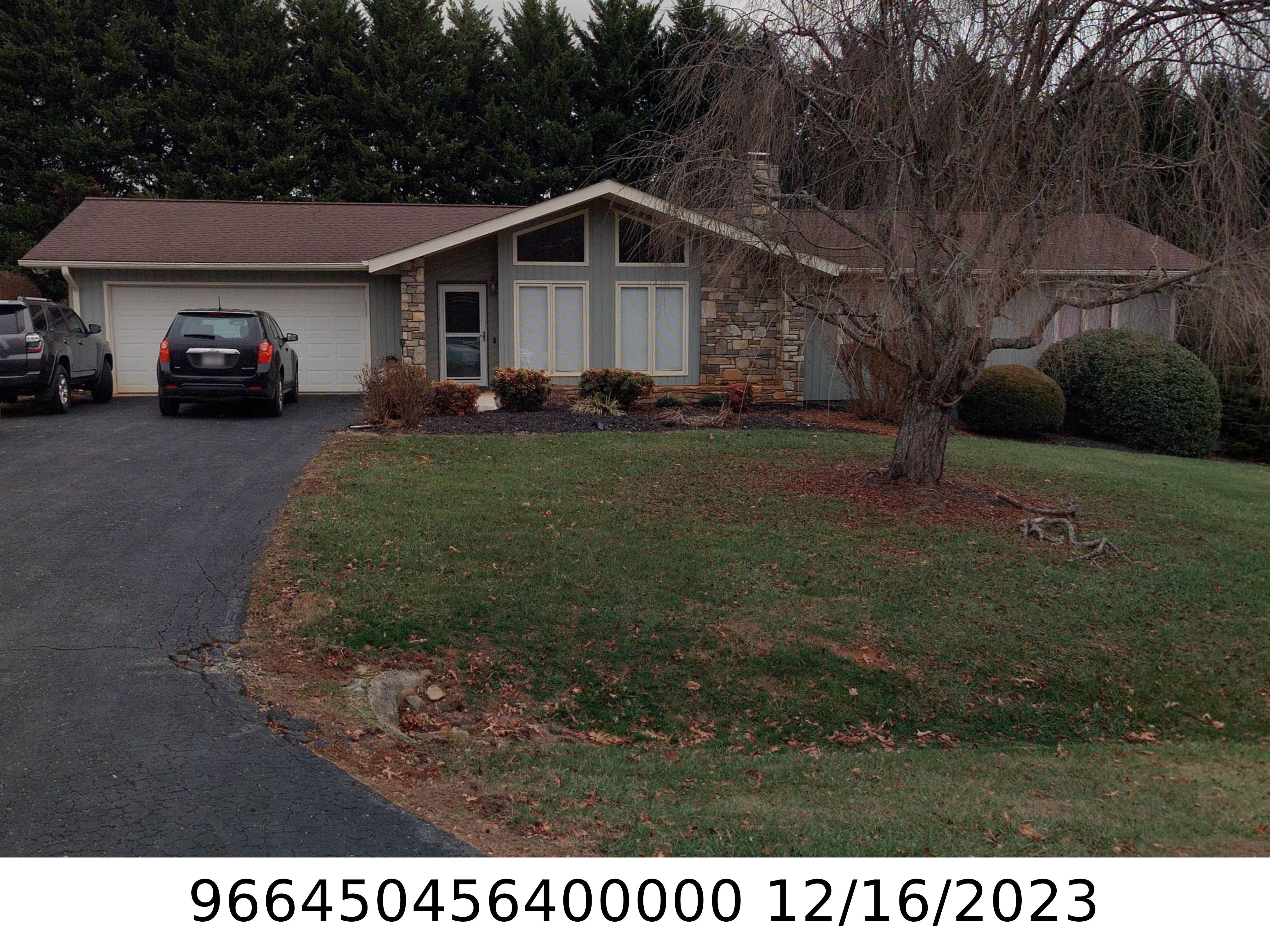 A picture of the property located at 29 WHITE PINE CIR, FLETCHER NC 28732.