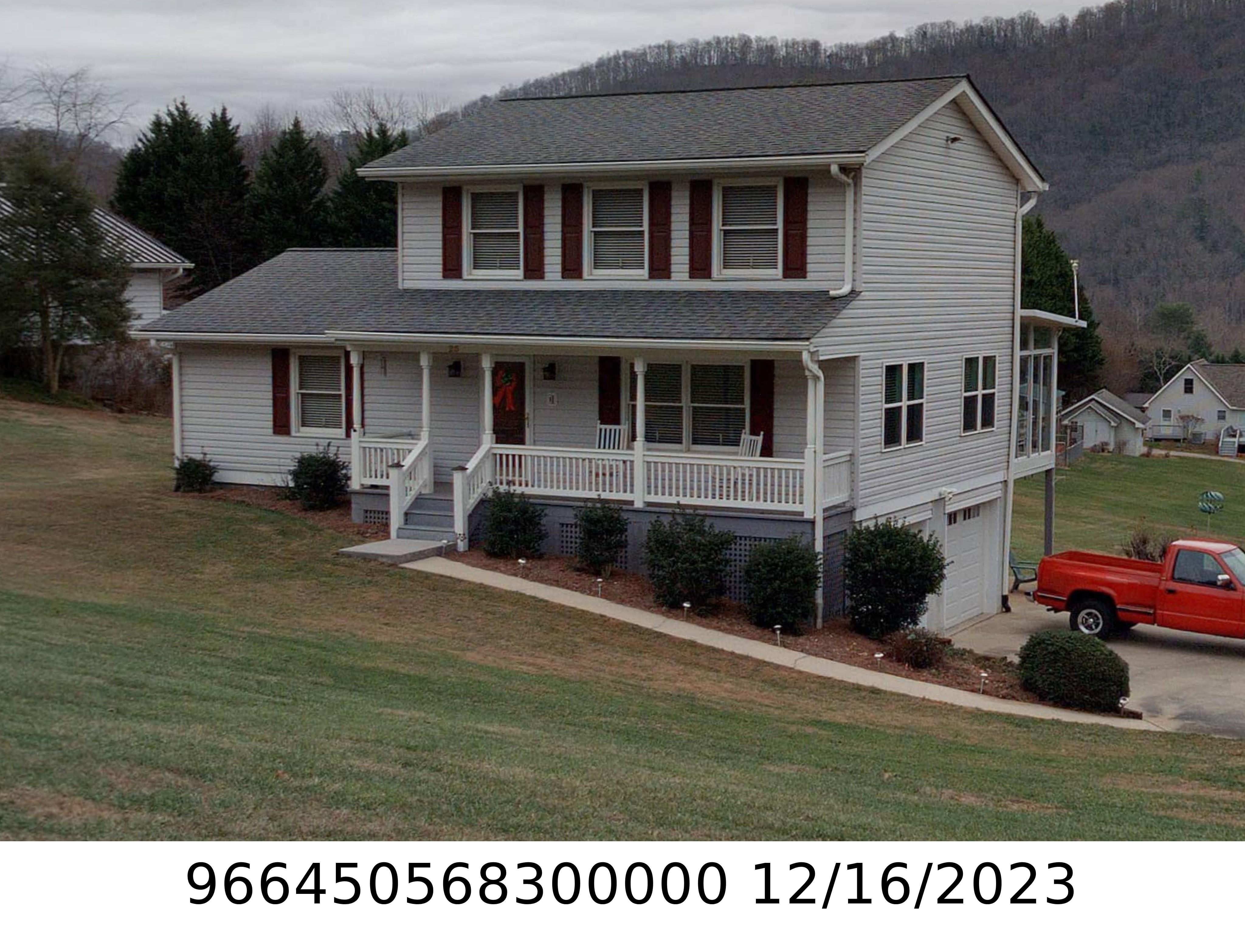 A picture of the property located at 25 WHITE PINE CIR, FLETCHER NC 28732.