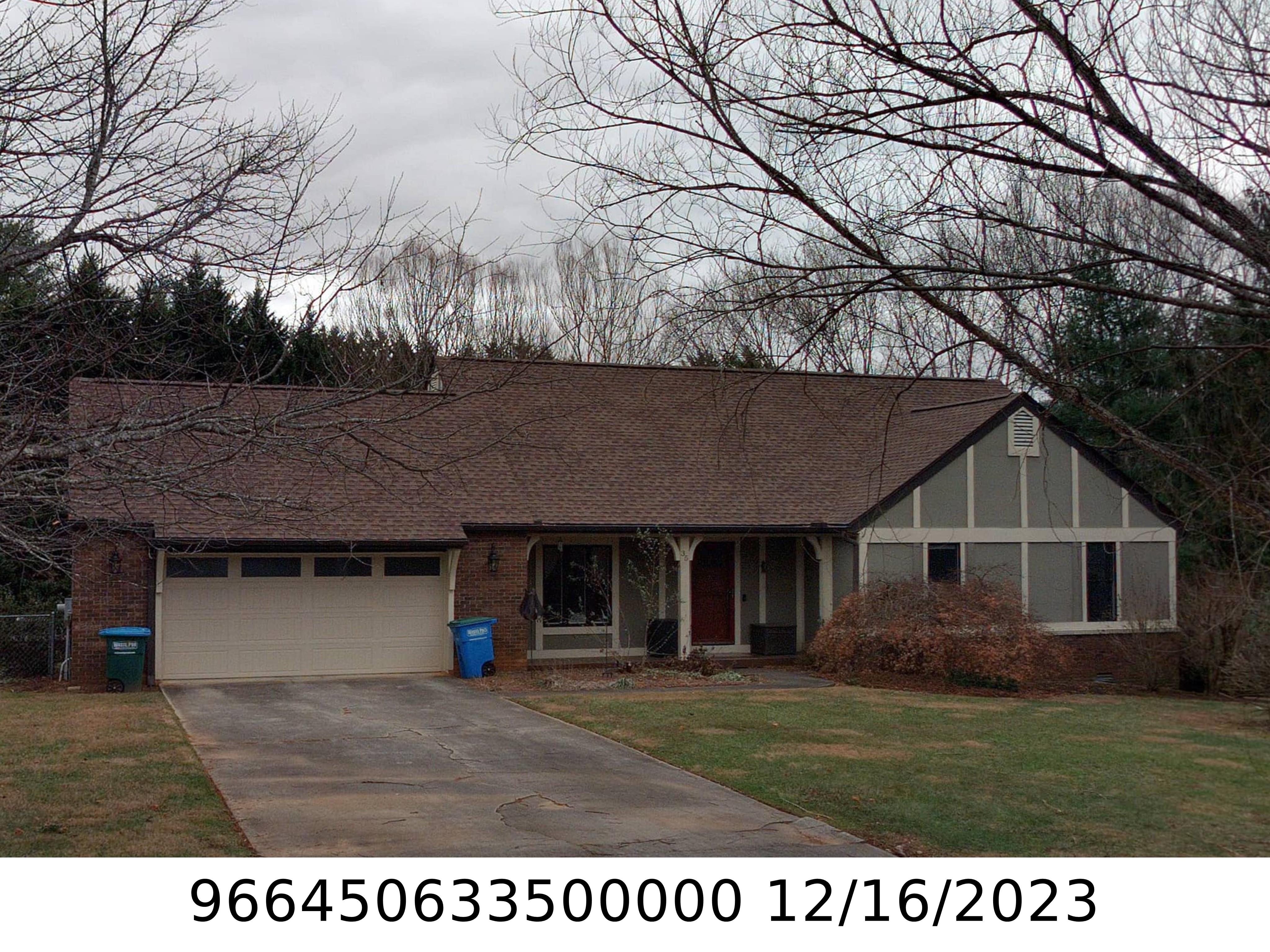 A picture of the property located at 35 WHITE PINE CIR, FLETCHER NC 28732.