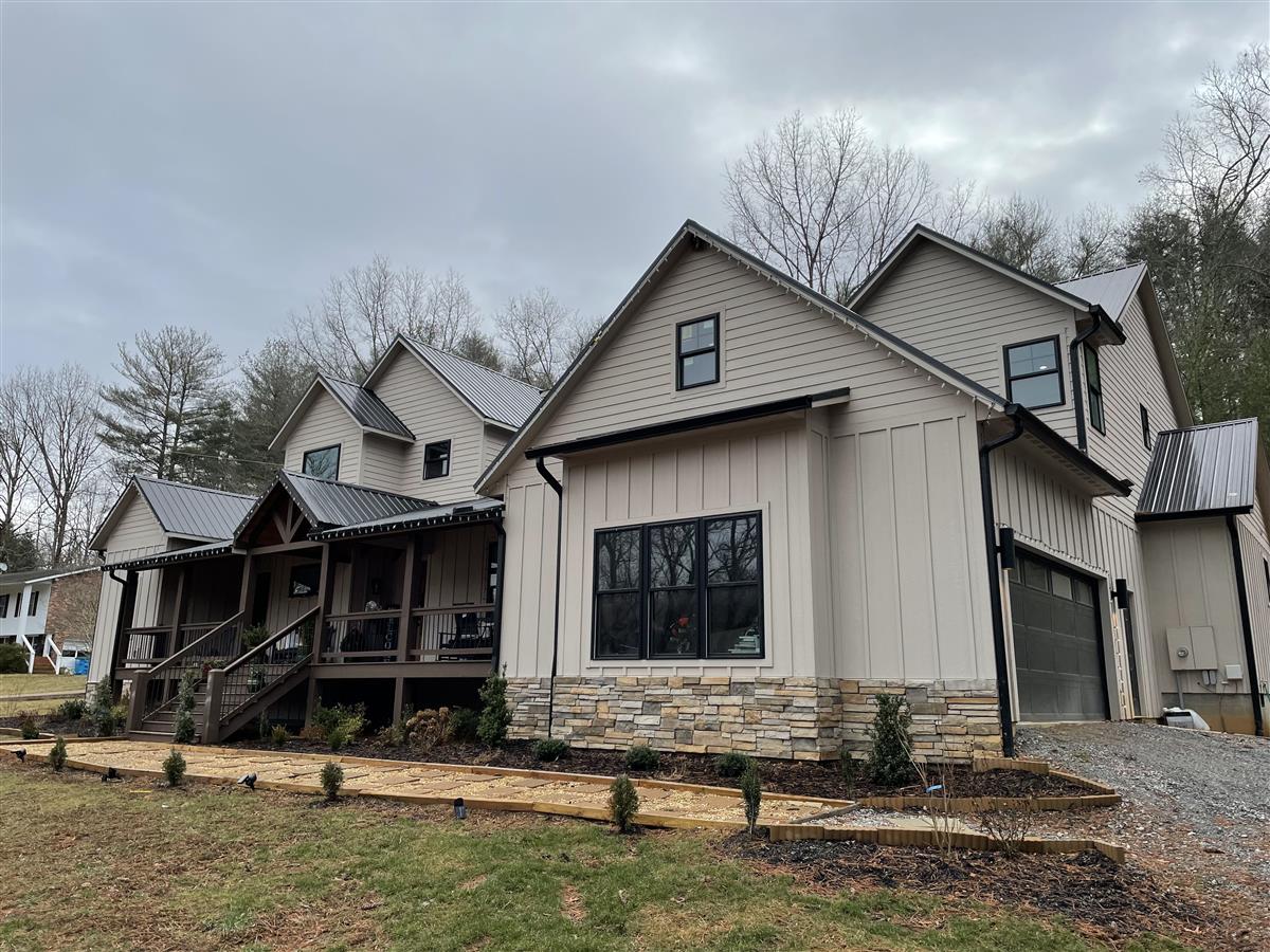A picture of the property located at 157 ALLEN DR, FLETCHER NC 28732.