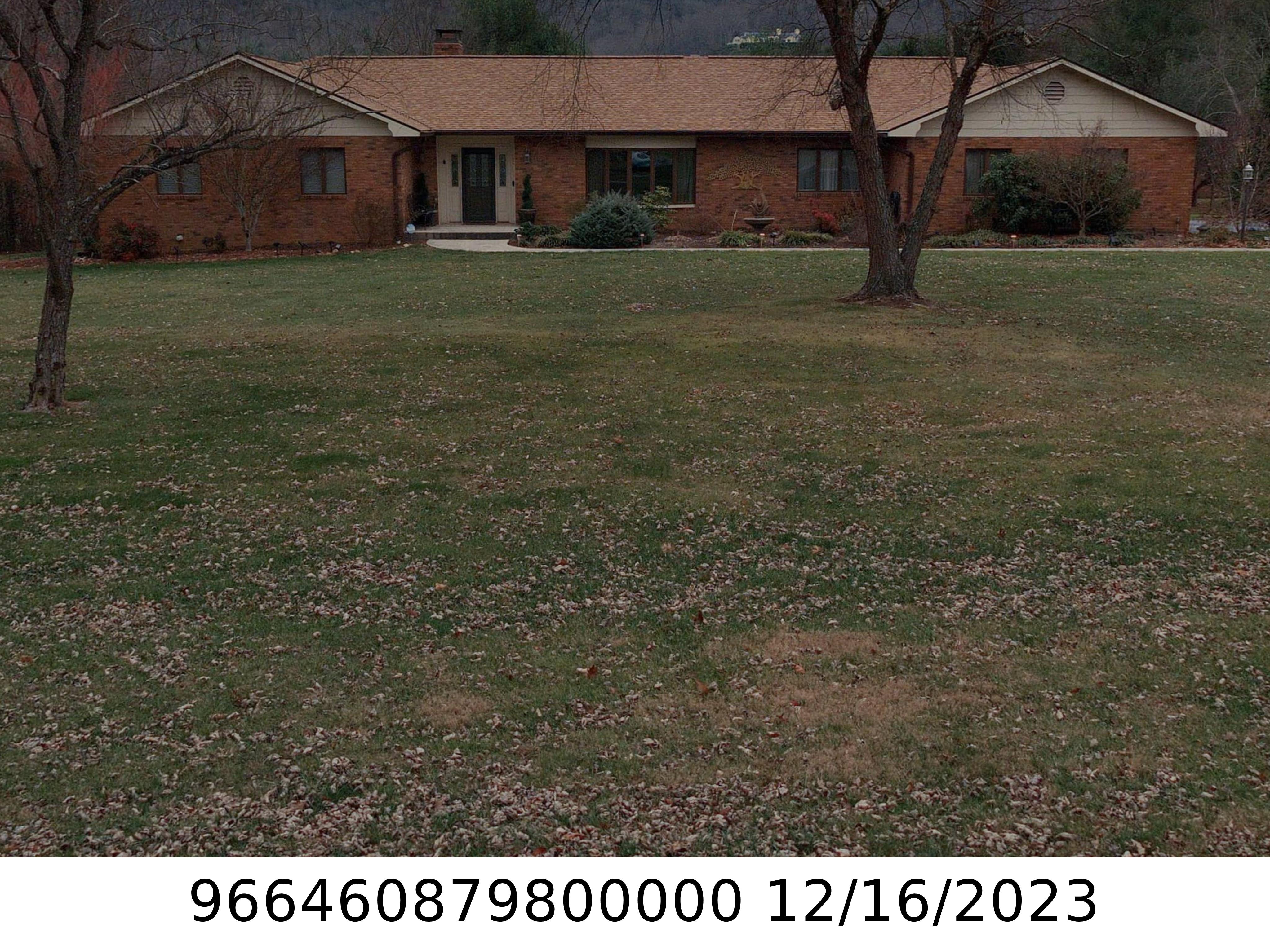 A picture of the property located at 60 WHITE PINE CIR, FLETCHER NC 28732.