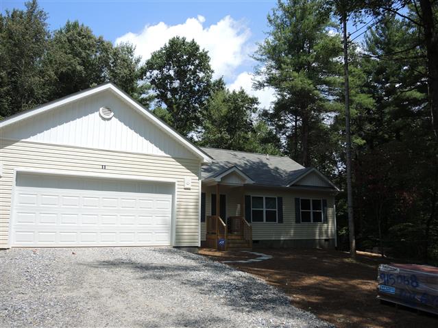 A picture of the property located at 11 ARNSTEIN CIR, FLETCHER NC 28732.