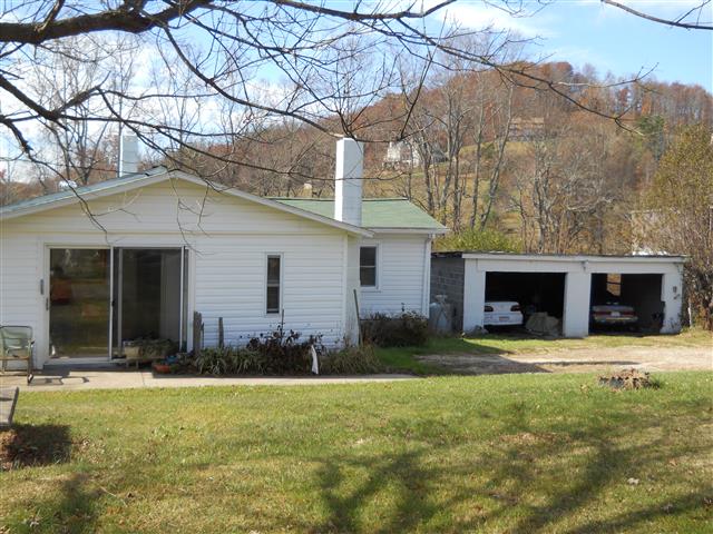 A picture of the property located at 40 LOGAN LN, FLETCHER NC 28732.