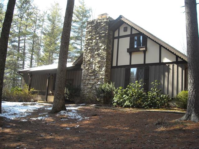 A picture of the property located at 7 BRAE BURN DR, ARDEN NC 28704.