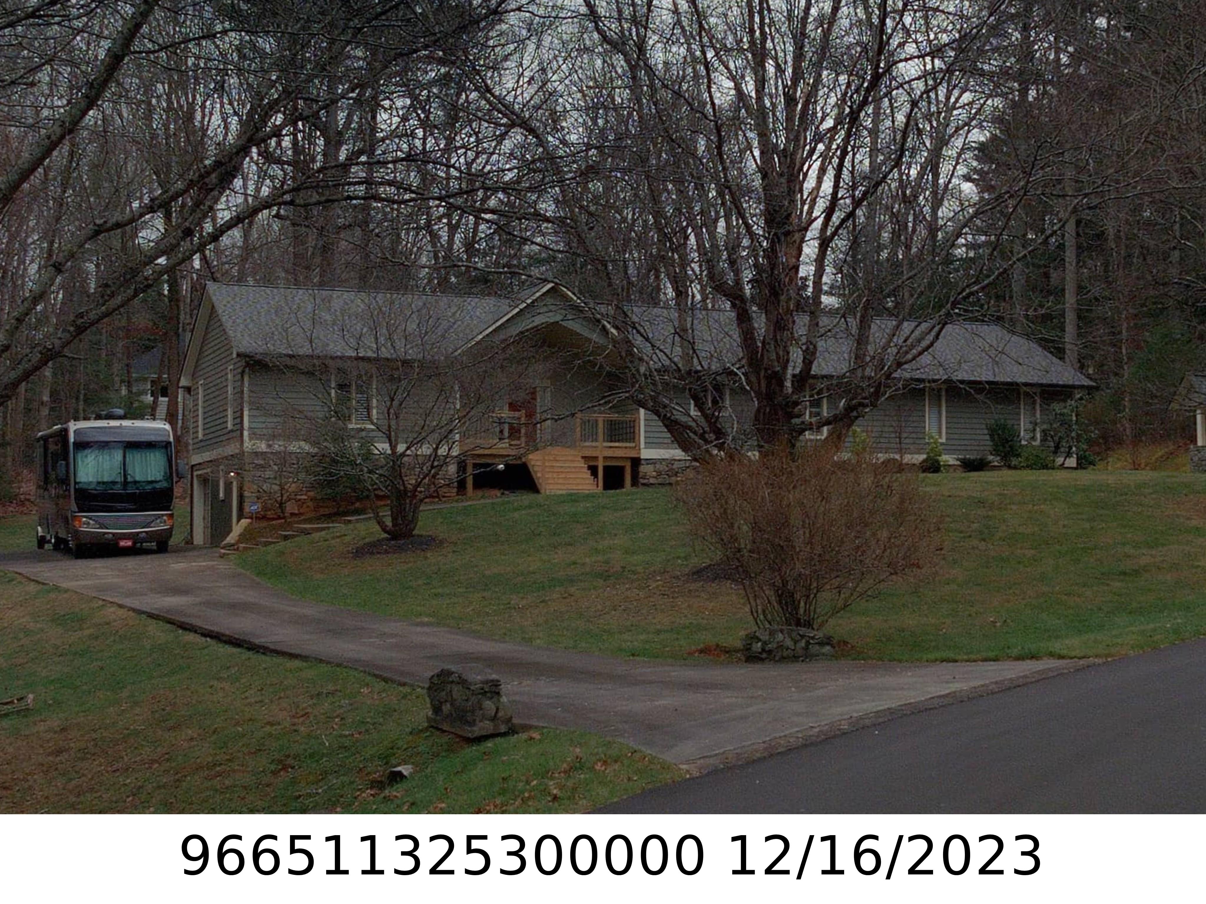 A picture of the property located at 10 WALSH TRCE, ASHEVILLE NC 28803.