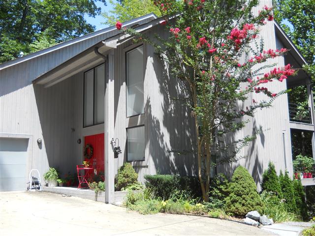 A picture of the property located at 301 JENNIFER LN, ASHEVILLE NC 28803.