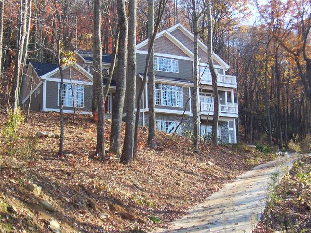 A picture of the property located at 19 HEARTHSTONE DR, ASHEVILLE NC 28803.