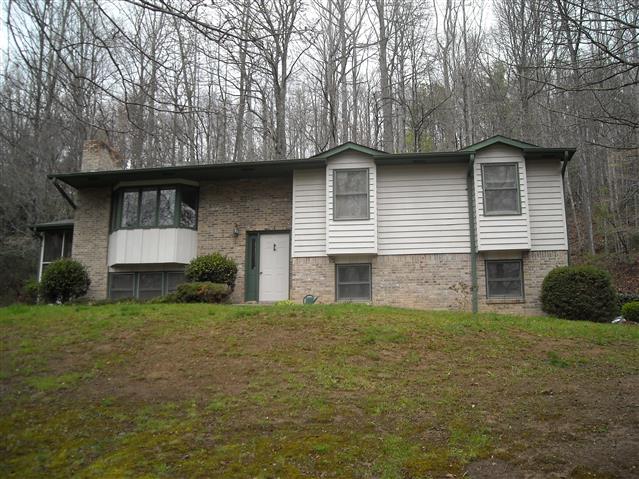 A picture of the property located at 2 CHESTNUT MOUNTAIN LN, ASHEVILLE NC 28803.