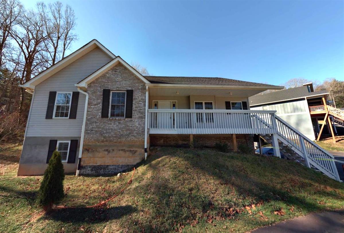 A picture of the property located at 401 LITTLE SYCAMORE LN, ASHEVILLE NC 28803.