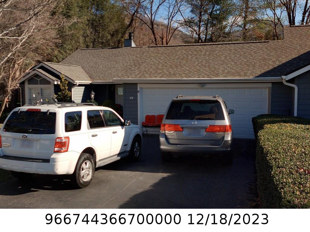 A picture of the property located at 10 LAUREL PLACE DR, ASHEVILLE NC 28803.