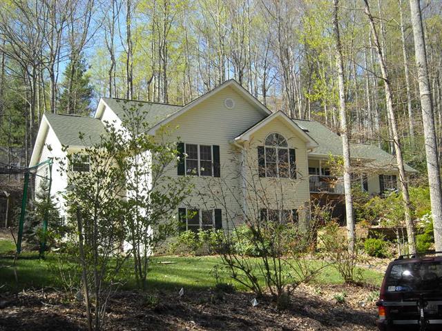 A picture of the property located at 9 ANGEL CIR, ASHEVILLE NC 28803.