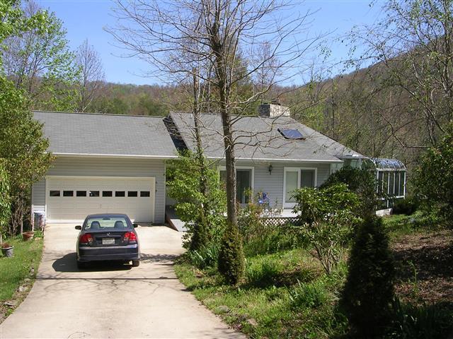 A picture of the property located at 10 ANGEL CIR, ASHEVILLE NC 28803.