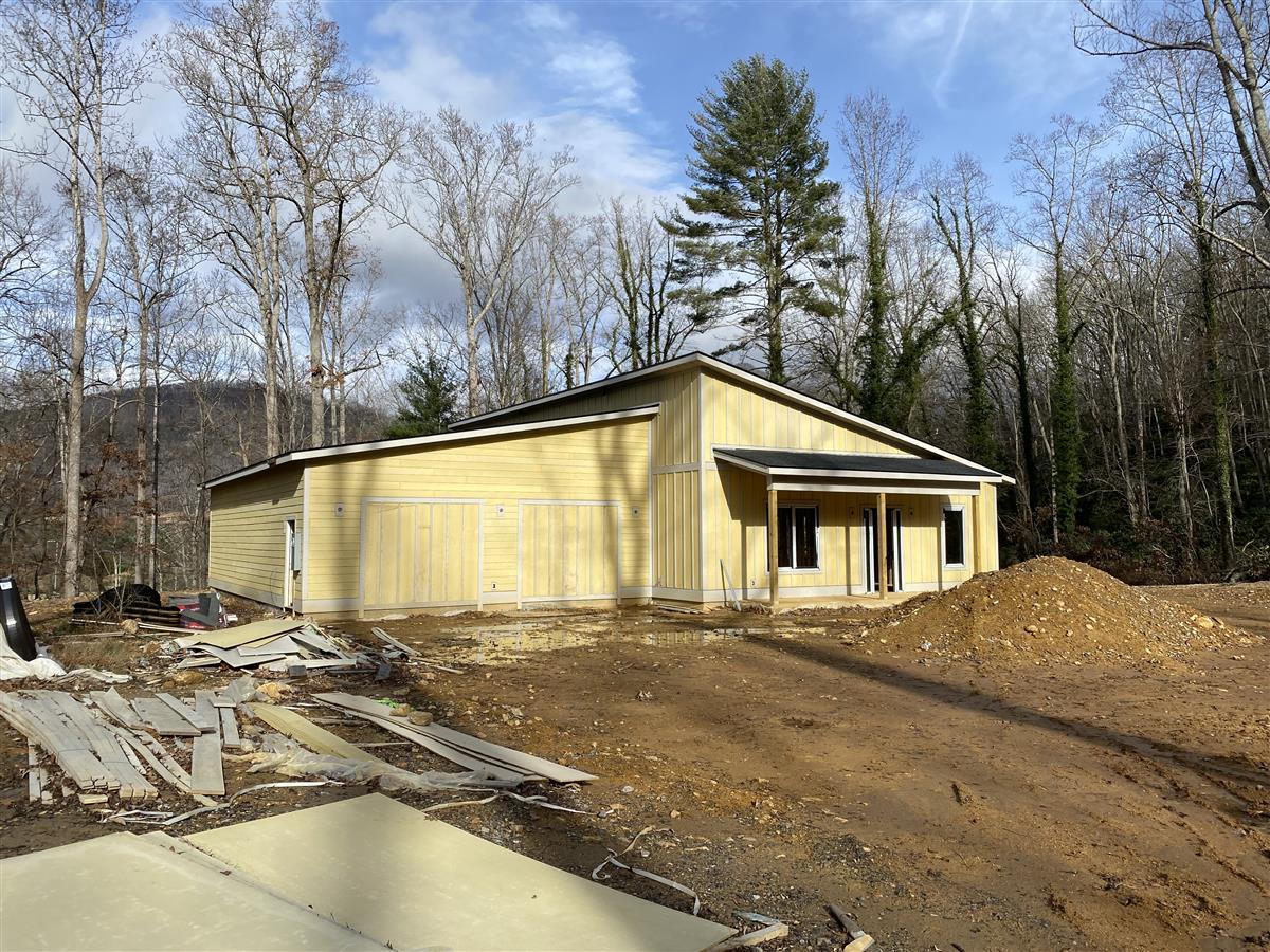A picture of the property located at 100 REYNOLDS SCHOOL RD, ASHEVILLE NC 28803.