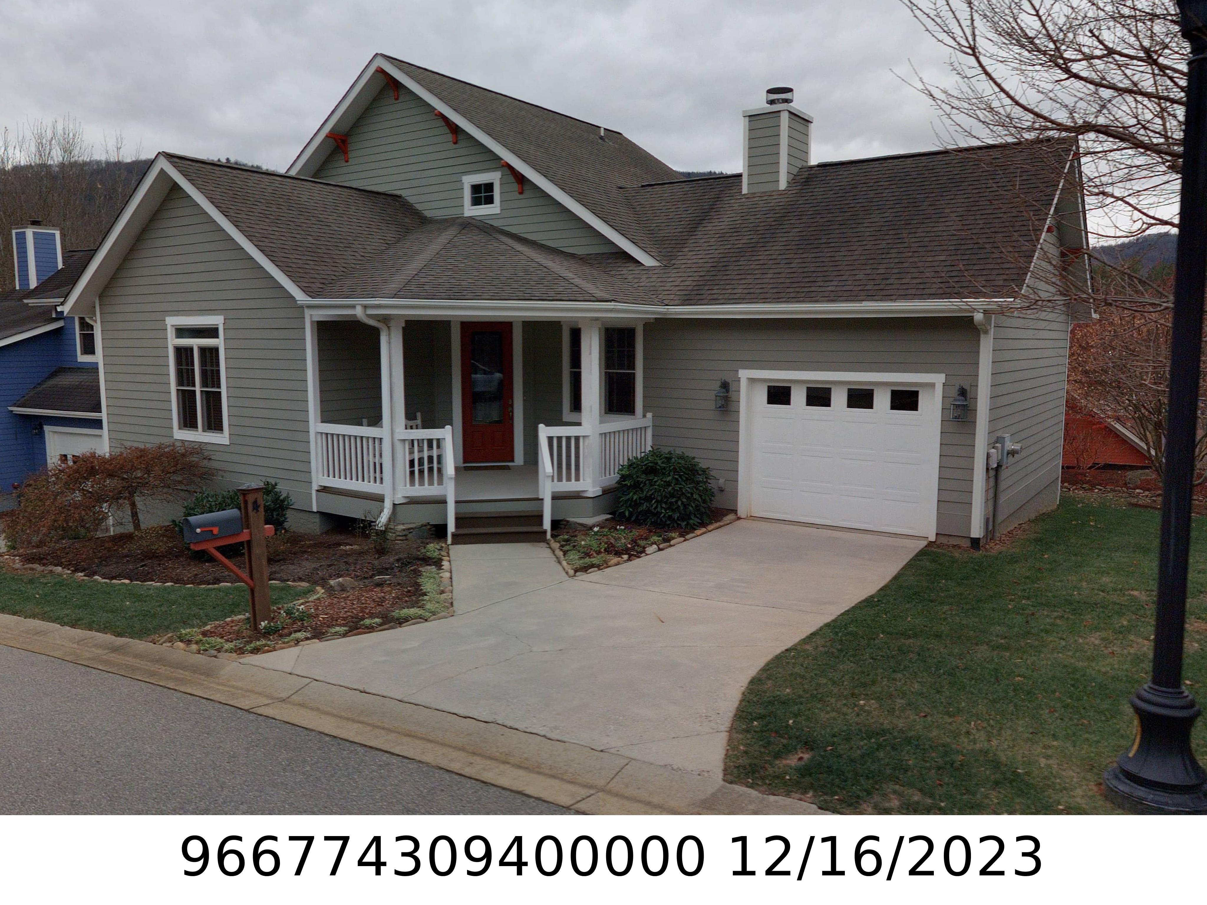 A picture of the property located at 4 OLDE COTTAGE LN, ASHEVILLE NC 28803.