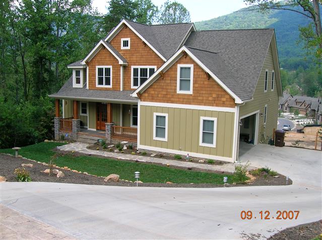 A picture of the property located at 103 VILLAGE POINTE LN, ASHEVILLE NC 28803.