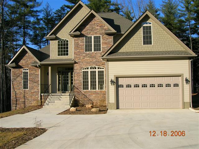 A picture of the property located at 31 VILLAGE POINTE LN, ASHEVILLE NC 28803.